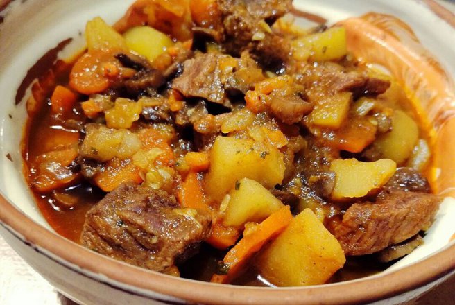 Carne de vita cu legume la slow cooker Crock-Pot