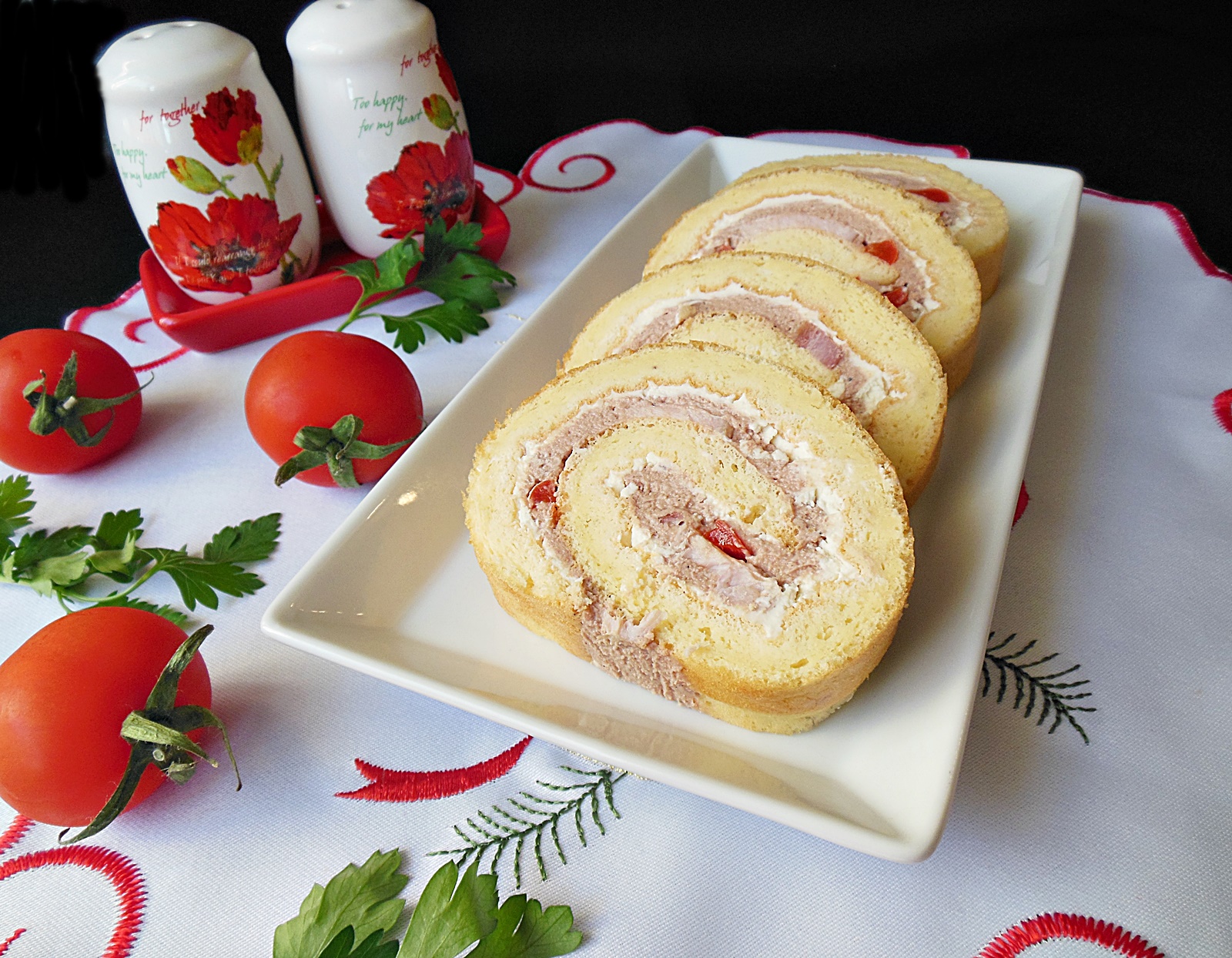 Rulada aperitiv cu pate si crema de branza