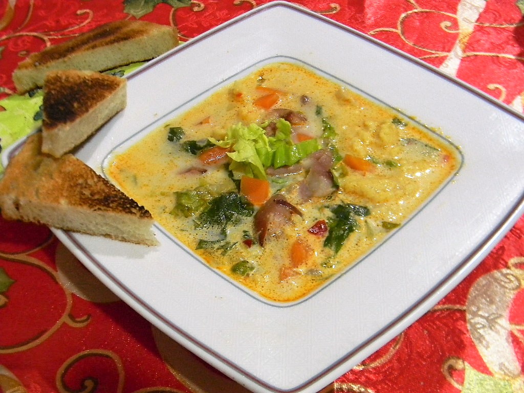 Supa de salata verde cu galuste de faina alba