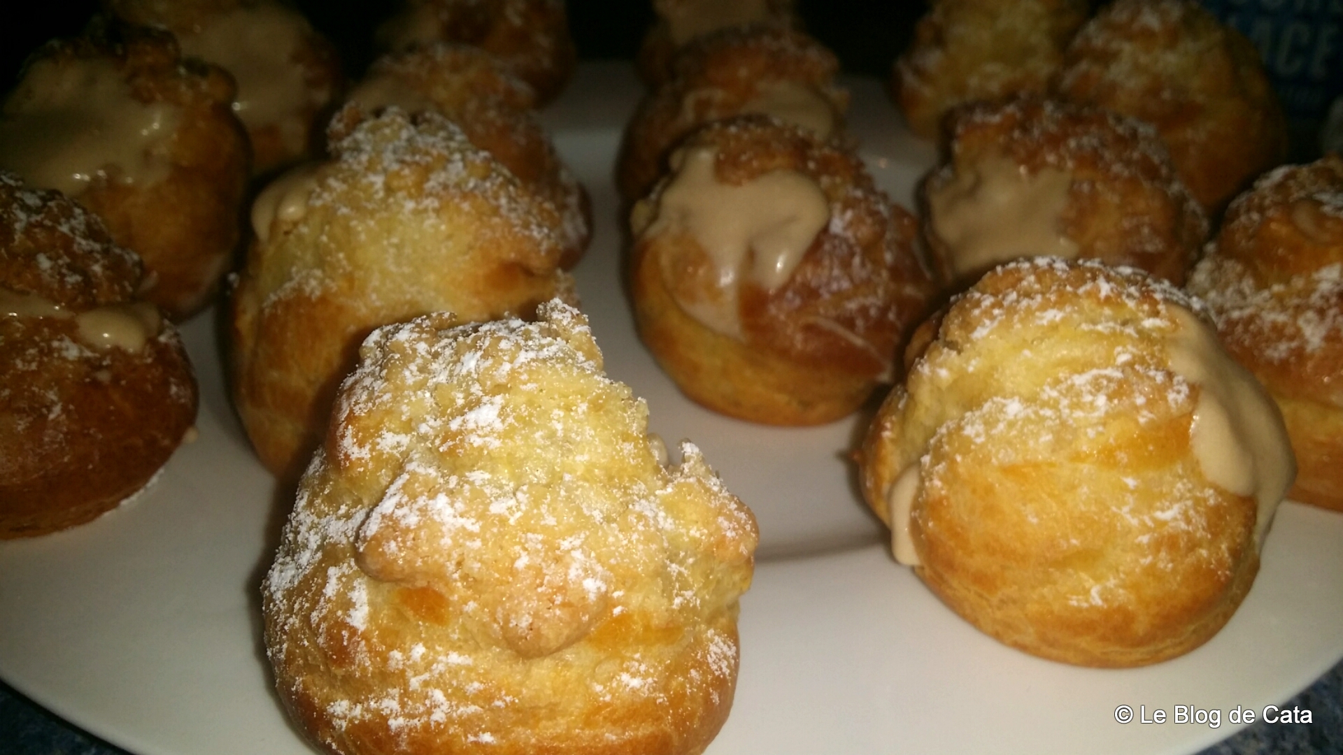 Mini-choux cu crema de vanilie pralinata