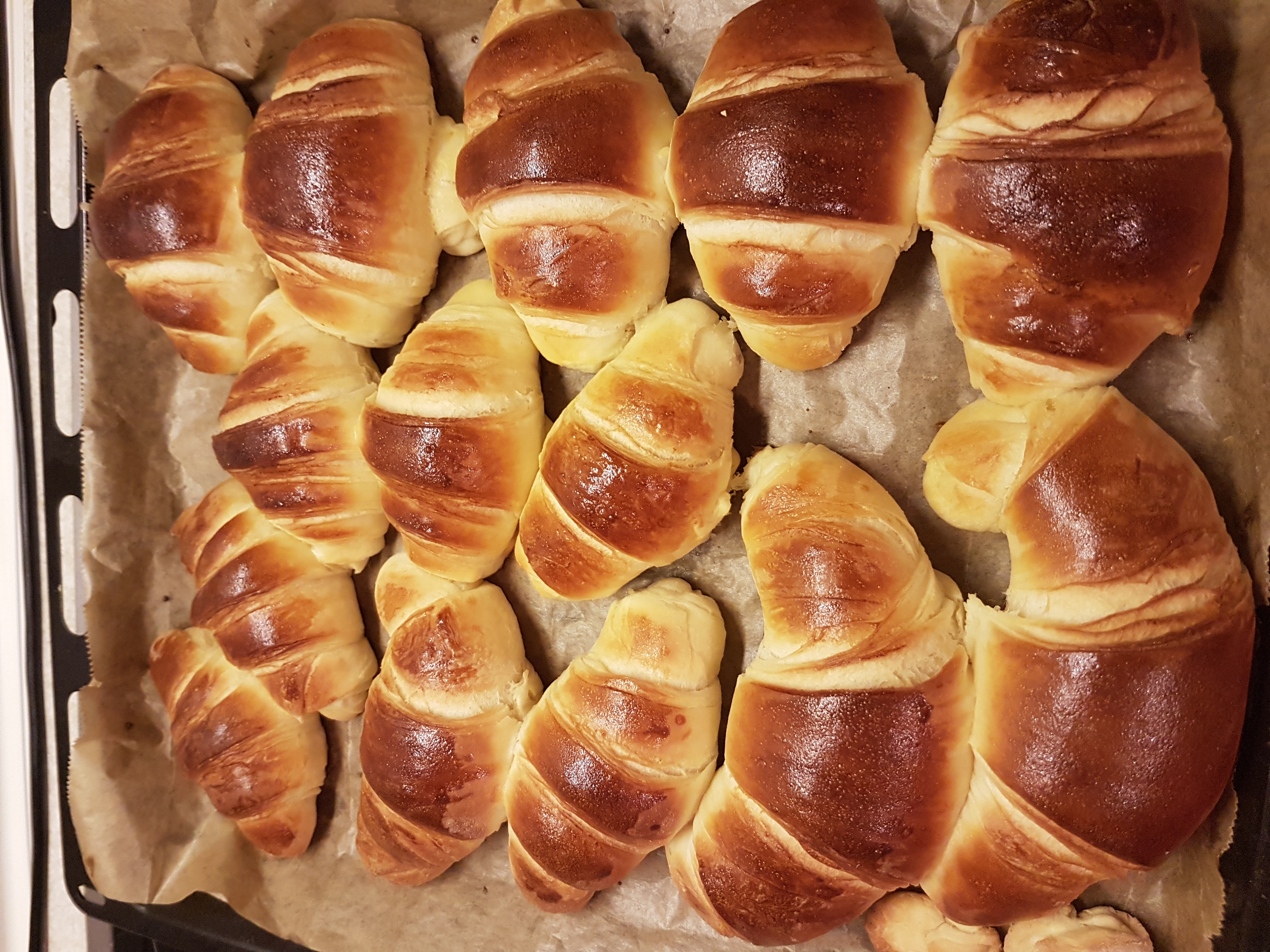 Desert croissante pufoase