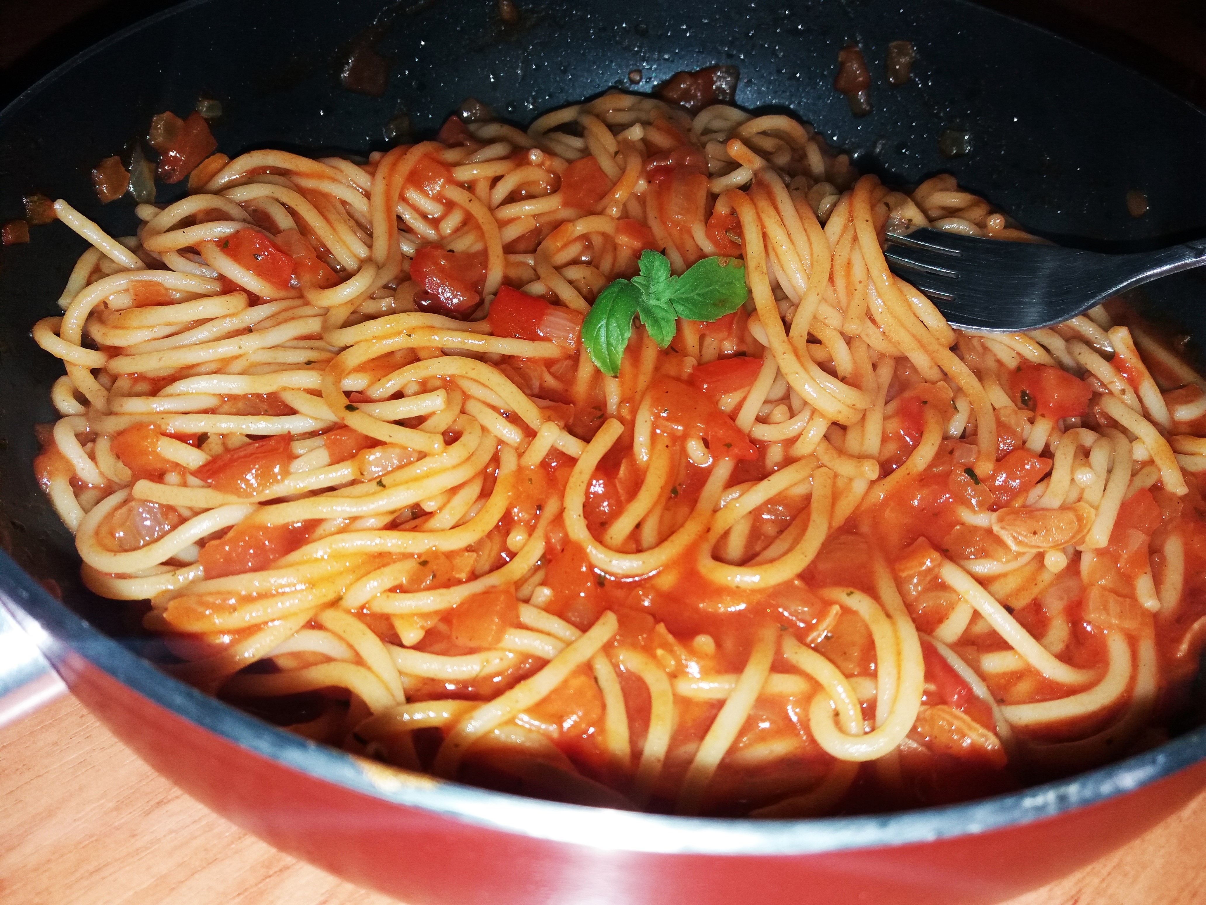 Spaghete arrabiata