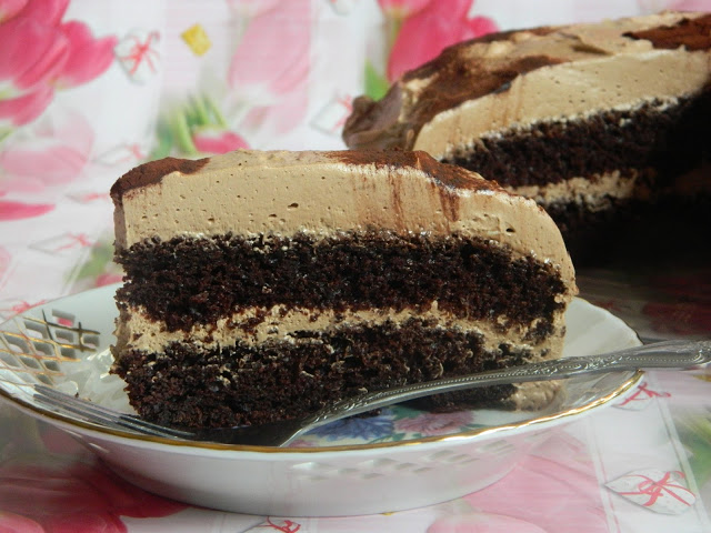 Tort cu blat de cacao si crema cu ciocolata, cafea si mascarpone