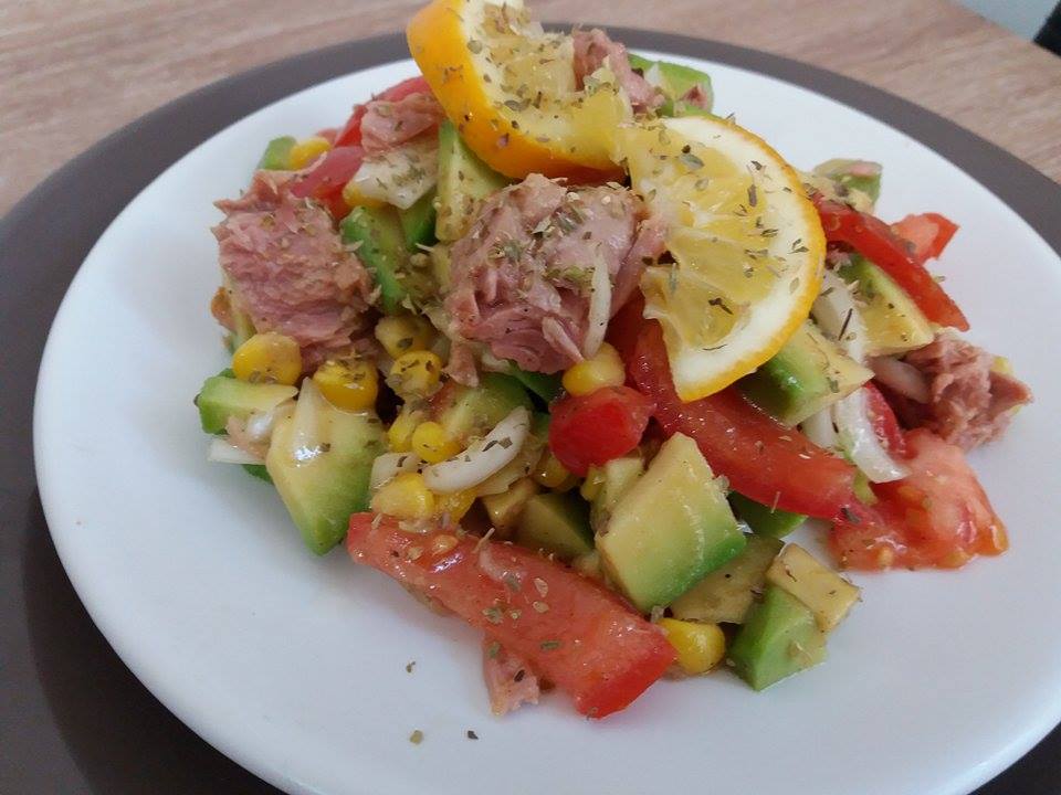 Salata de avocado cu ton