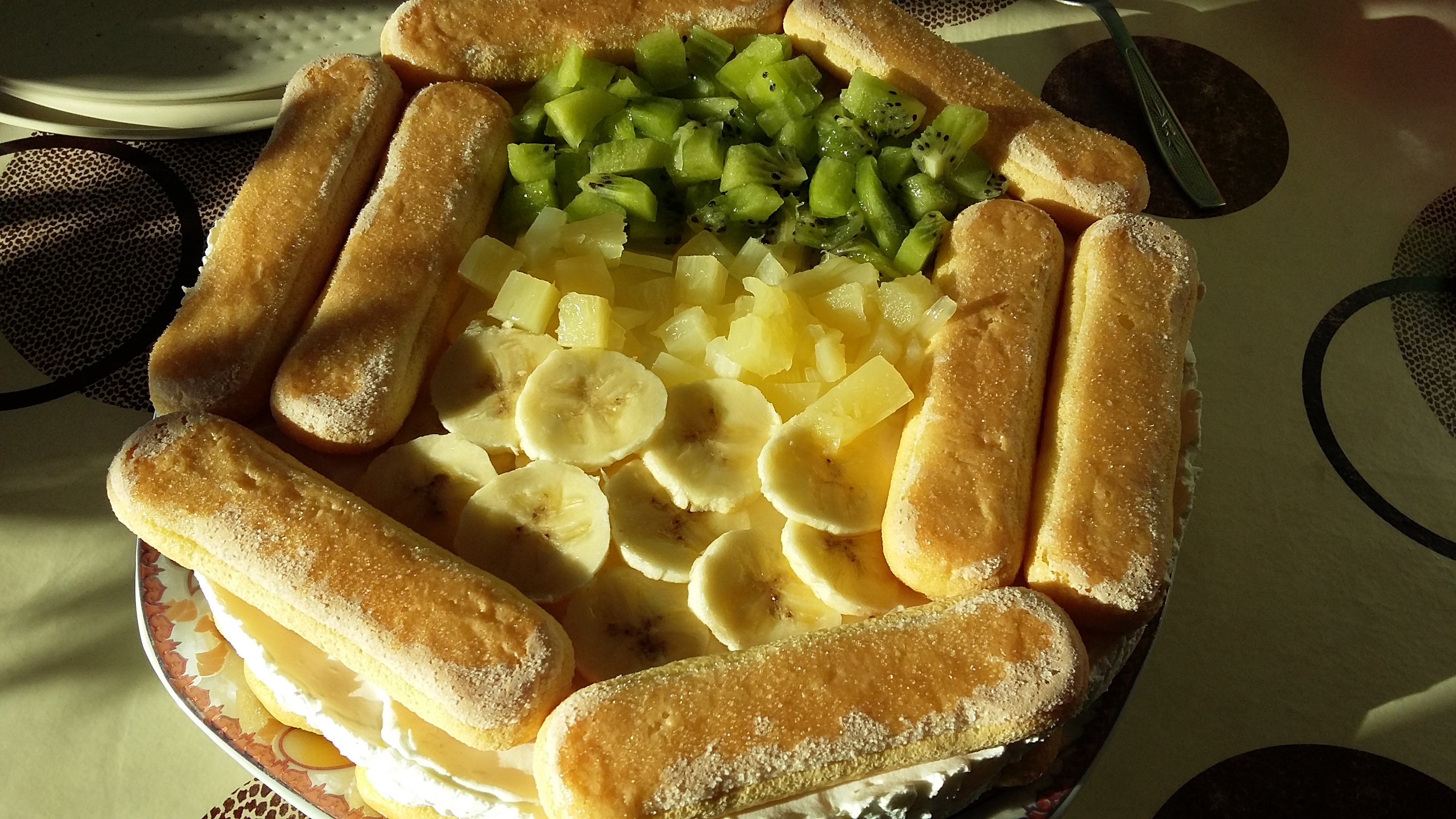 Desert tort la rece cu crema de iaurt si ananas