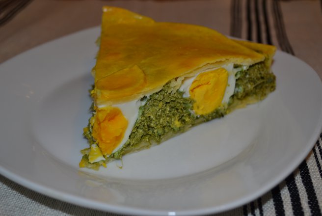 Aperitiv tarta cu spanac, branza si oua (Torta Pasqualina)