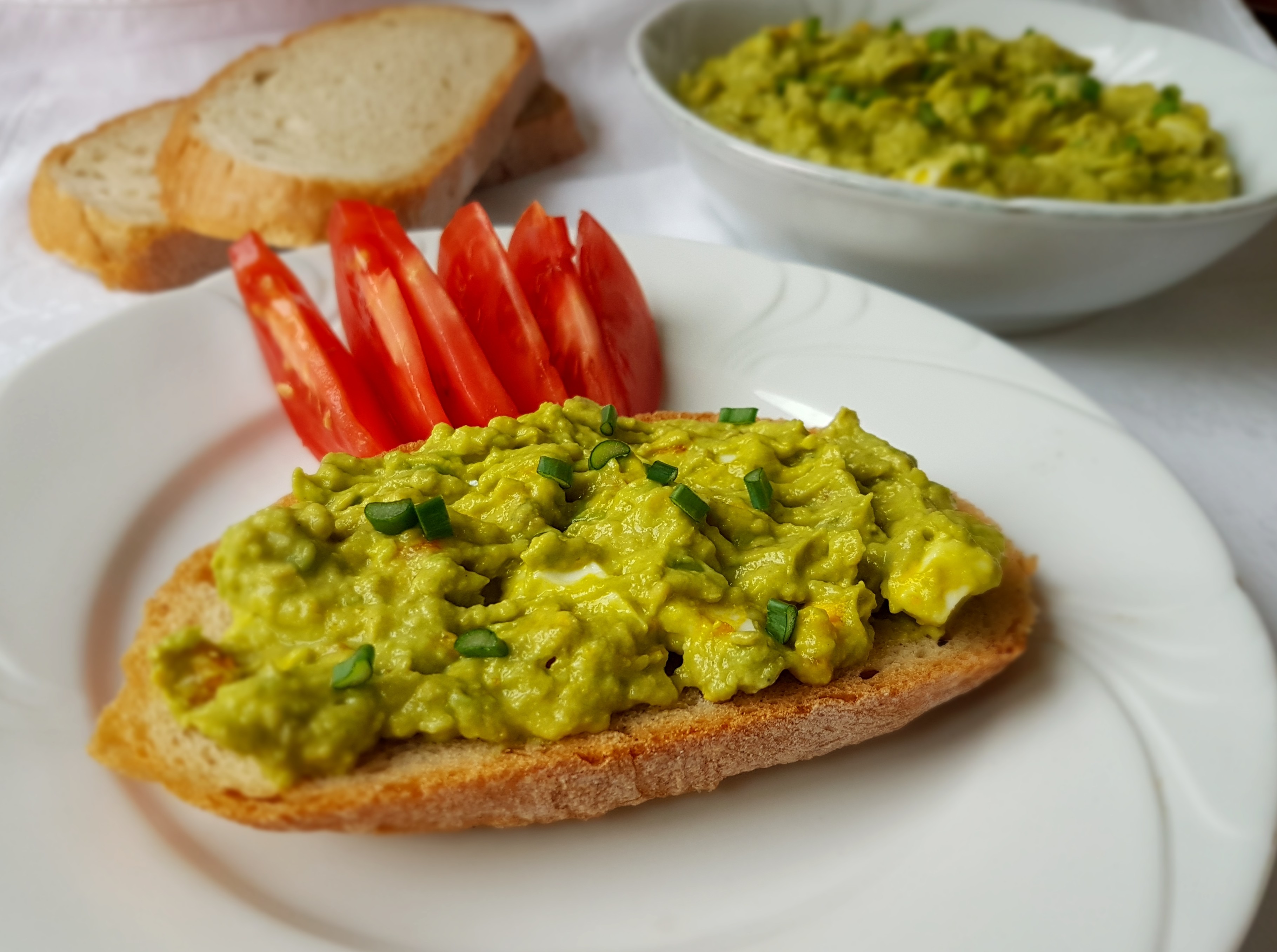 Salata de oua cu avocado