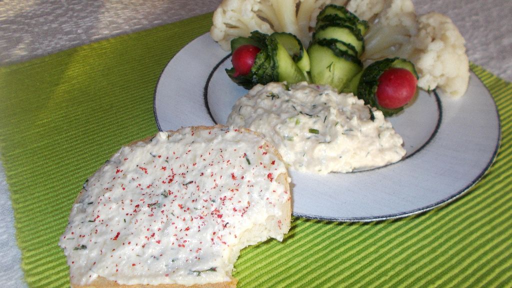 Salata de conopida cu maioneza, usturoi si marar verde