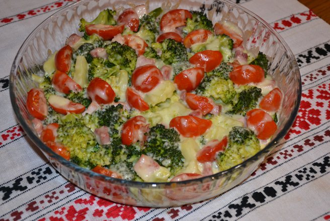 Deliciu la cuptor cu broccoli si rosii cherry