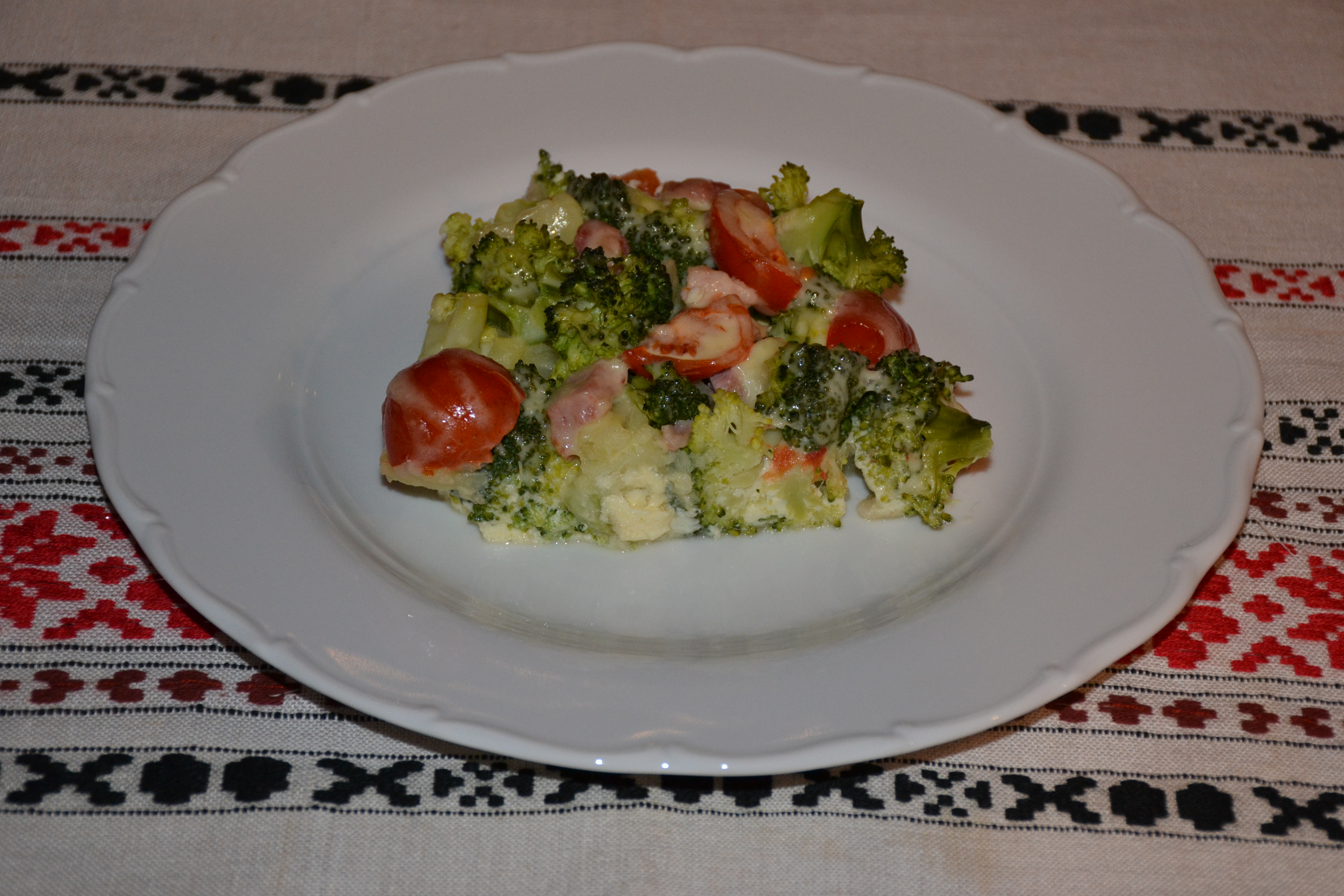 Deliciu la cuptor cu broccoli si rosii cherry