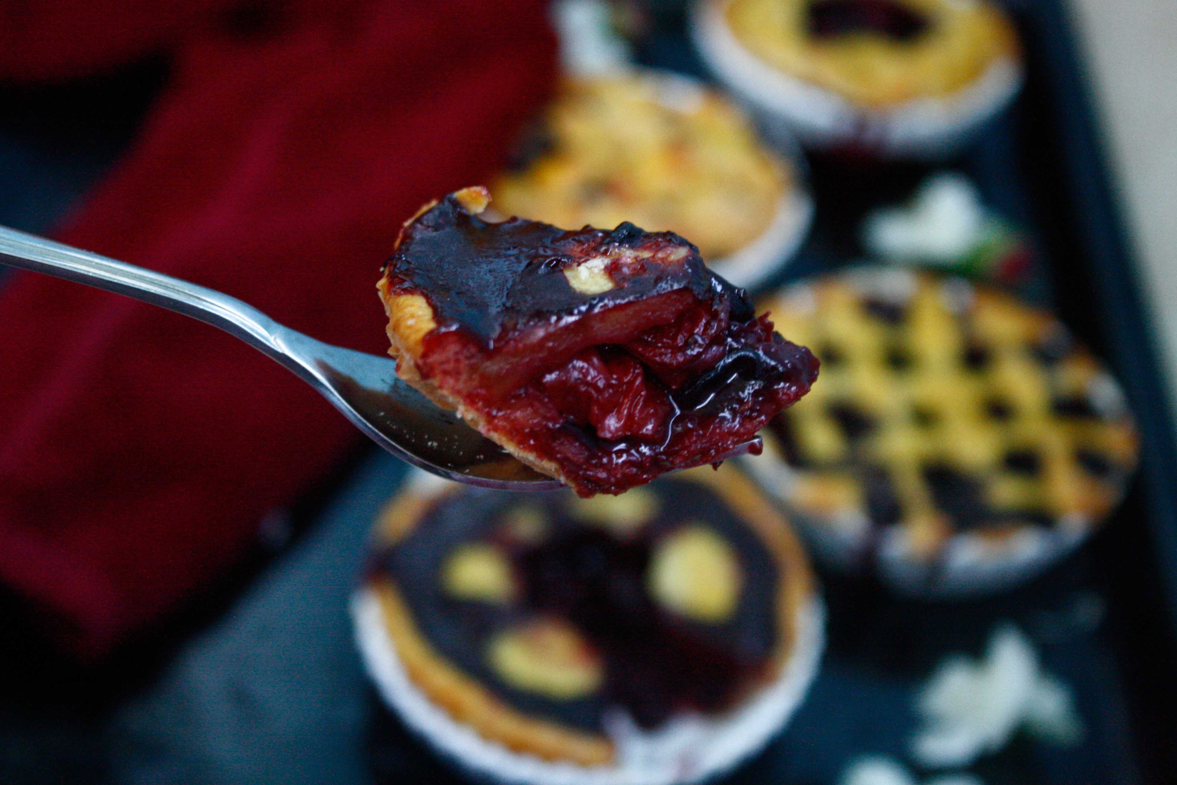 Desert mini tarte cu fructe de padure