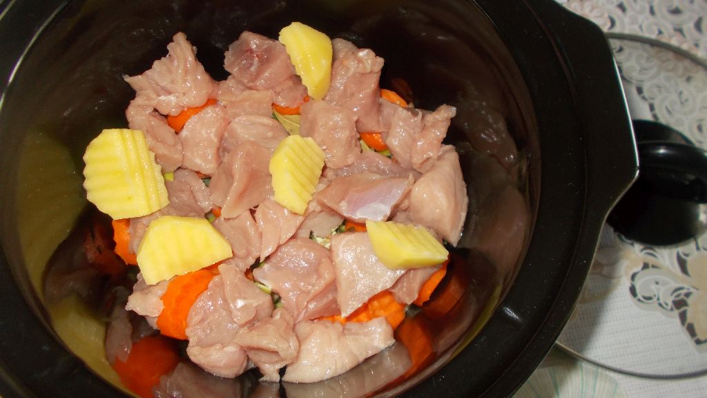 Gulas de porc la slow cooker Crock-Pot