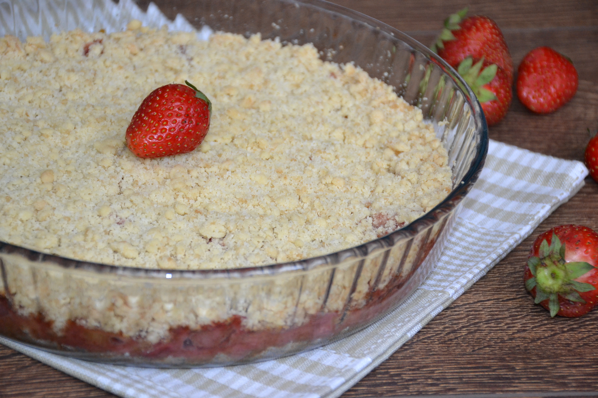 Desert crumble cu capsuni si rubarba - reteta cu nr. 300