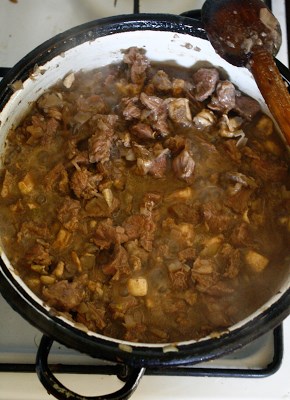 Spaghete cu sos de rosii si carne de vita