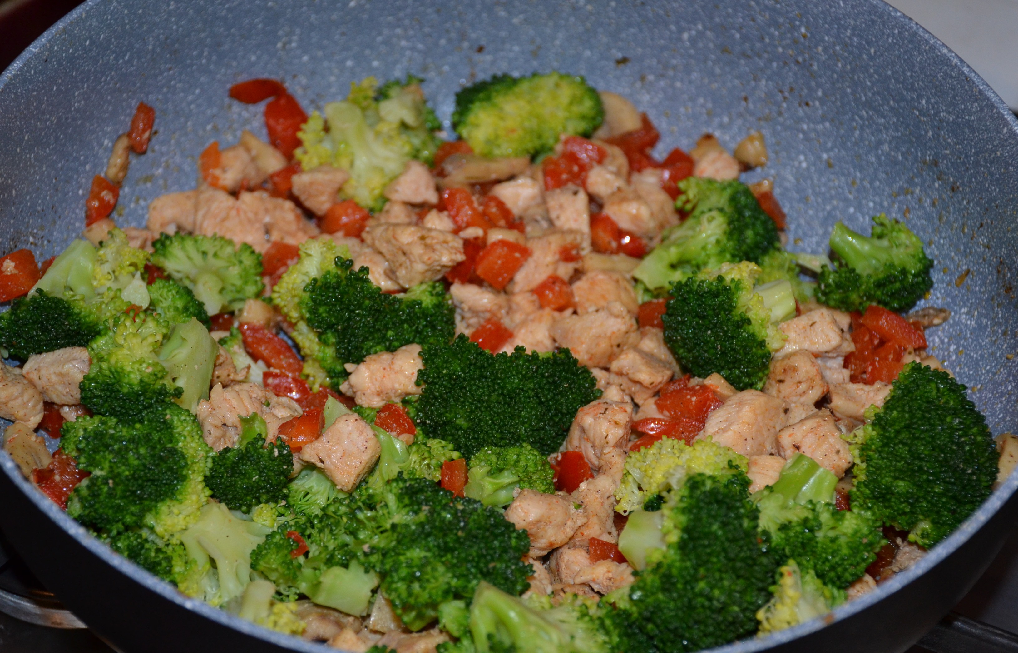 Tarta cu carne de curcan si broccoli