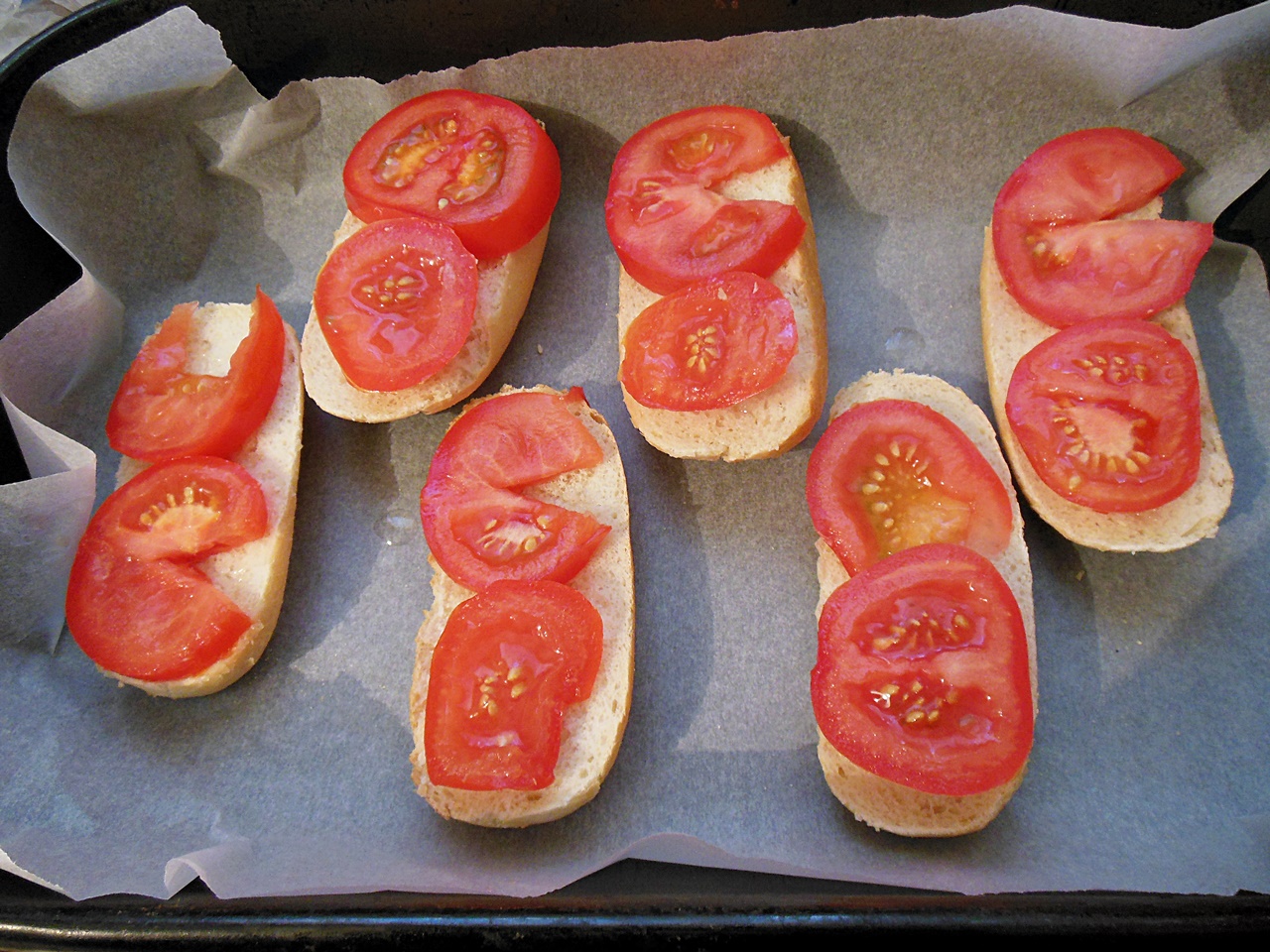 Aperitiv gustari caprese cu ou posat