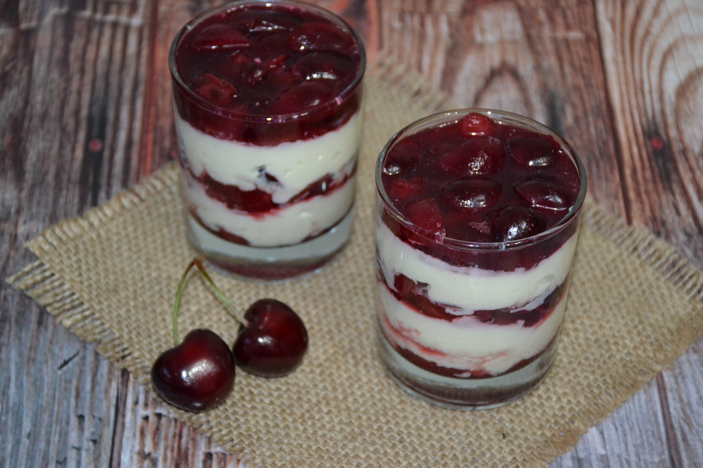 Desert verrine cu cirese si mascarpone