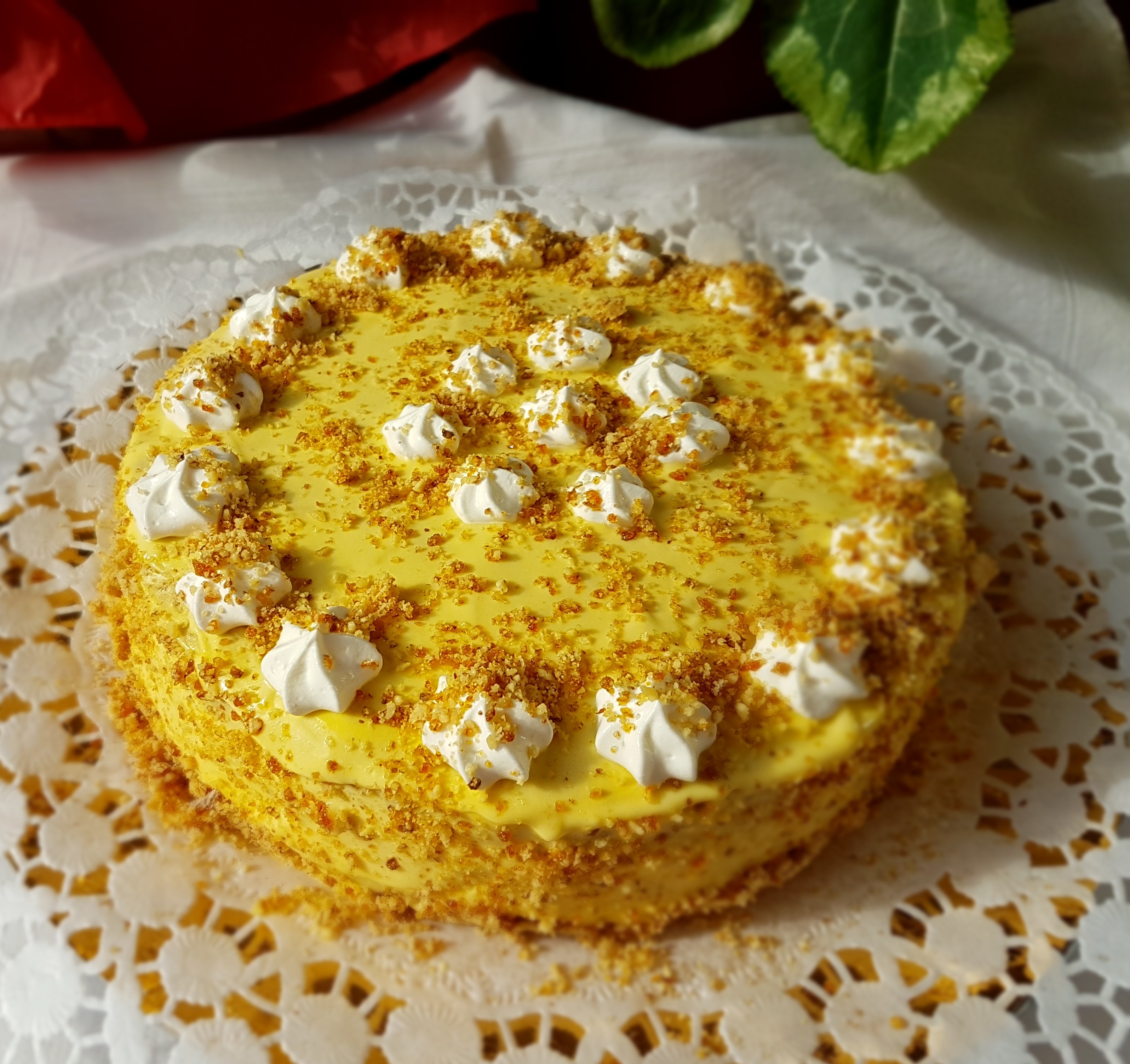 Desert tort cu blat de nuca si crema de vanilie cu mascarpone