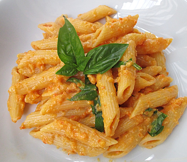 Penne cu pesto de ardei gras