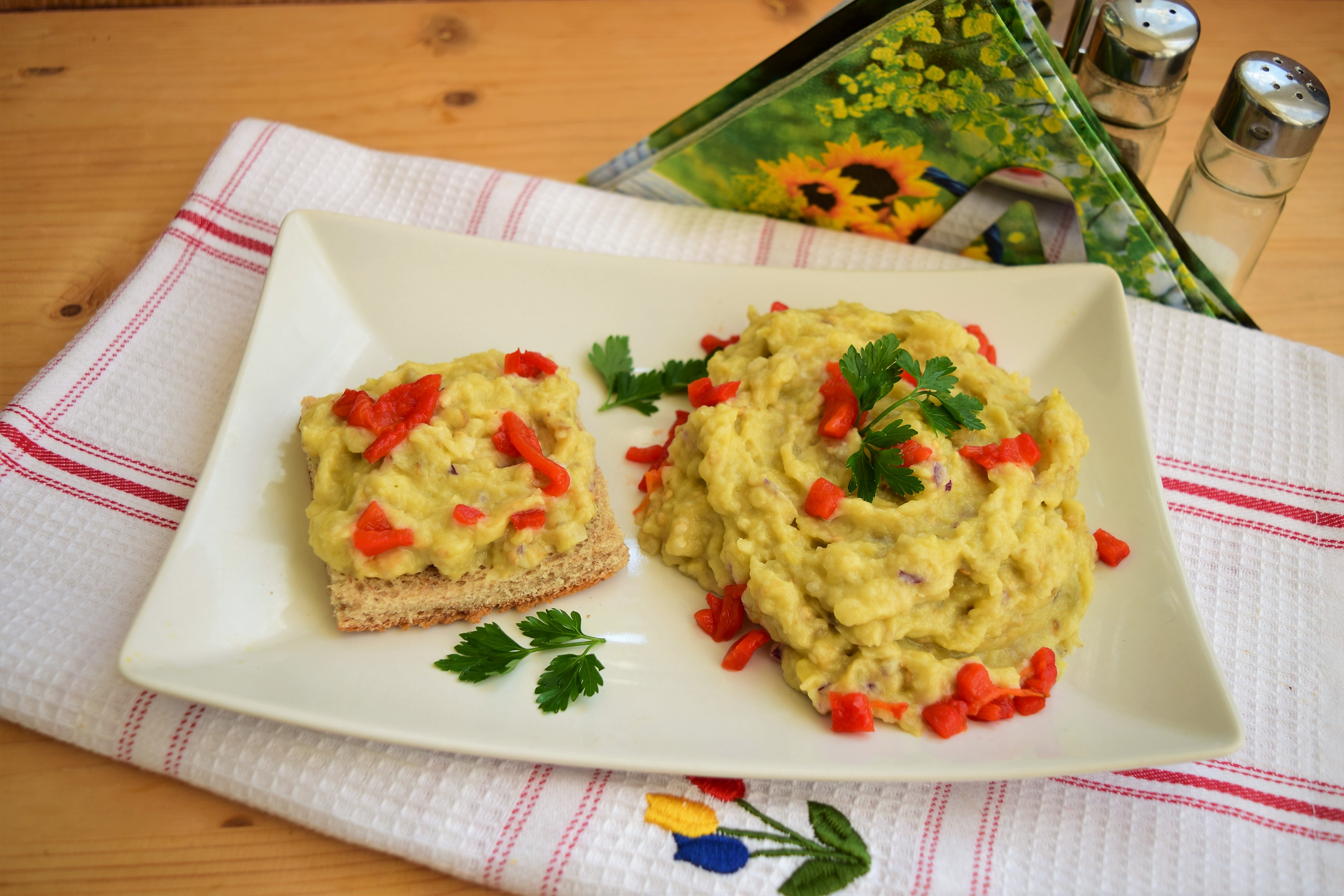 Salata de vinete cu ardei copti