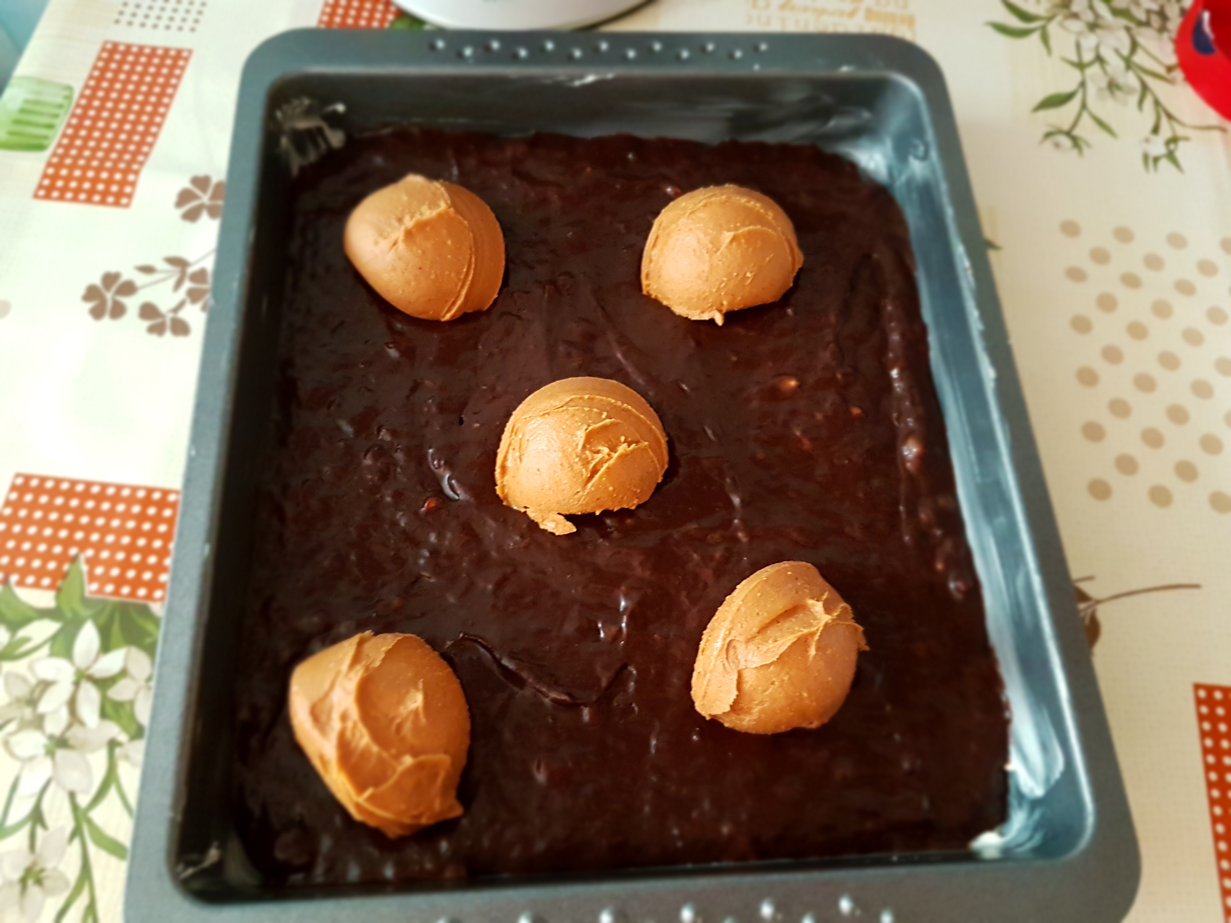 Desert brownie cu banane si unt de arahide