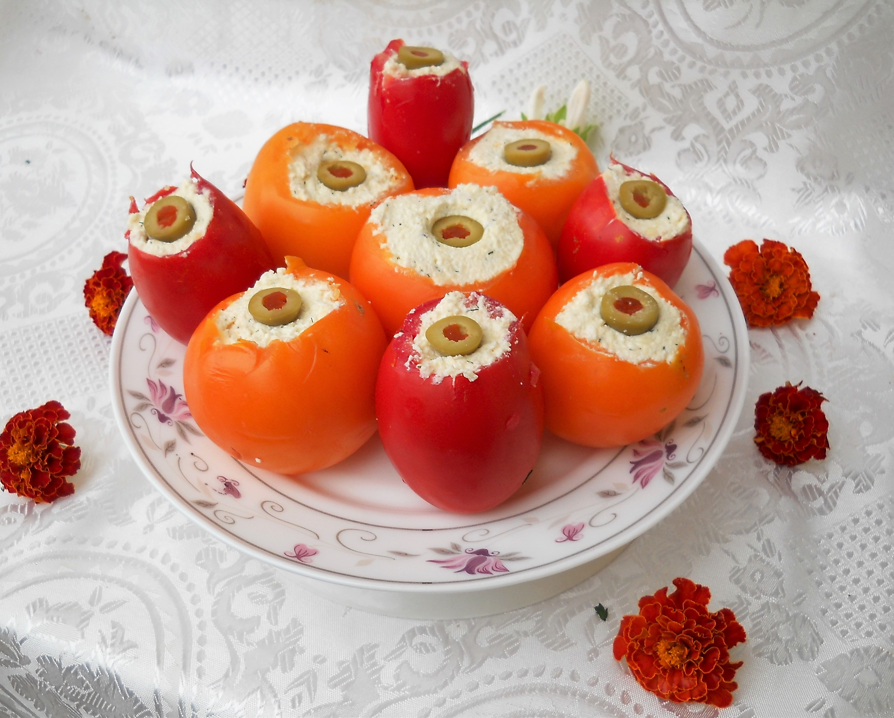 Aperitiv rosii umplute