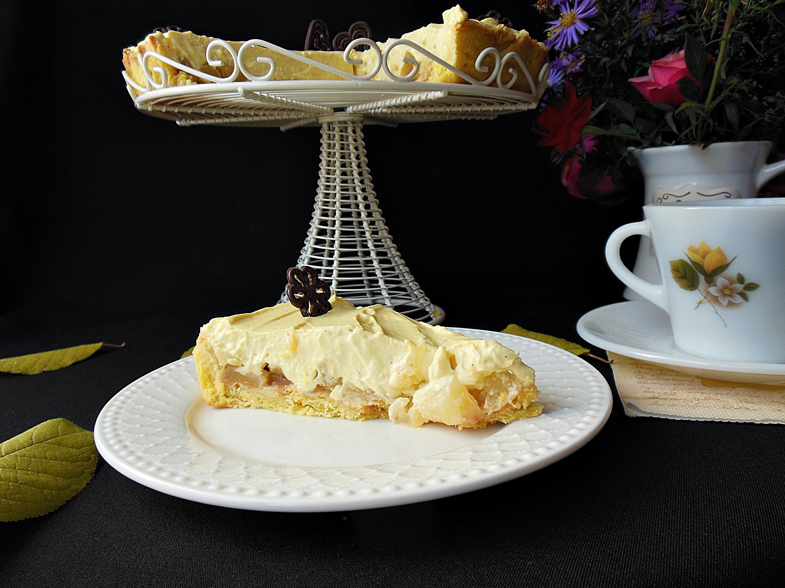 Desert tarta cu caramel, ananas si crema de vanilie