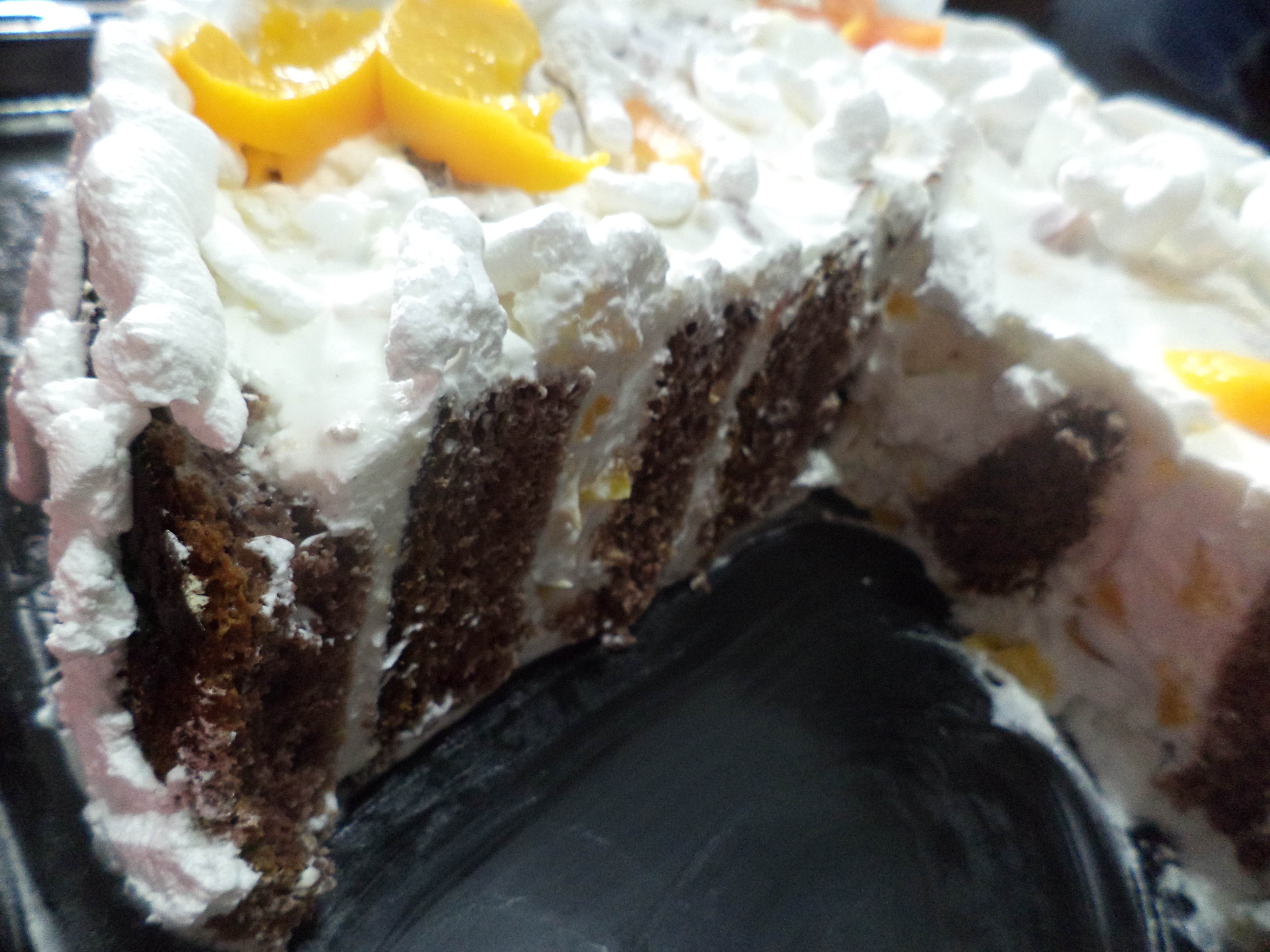 Desert tort cu crema de iaurt si fructe ( din compot )