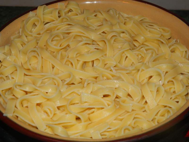 Tagliatelle cu chiftelute, ciuperci si porumb