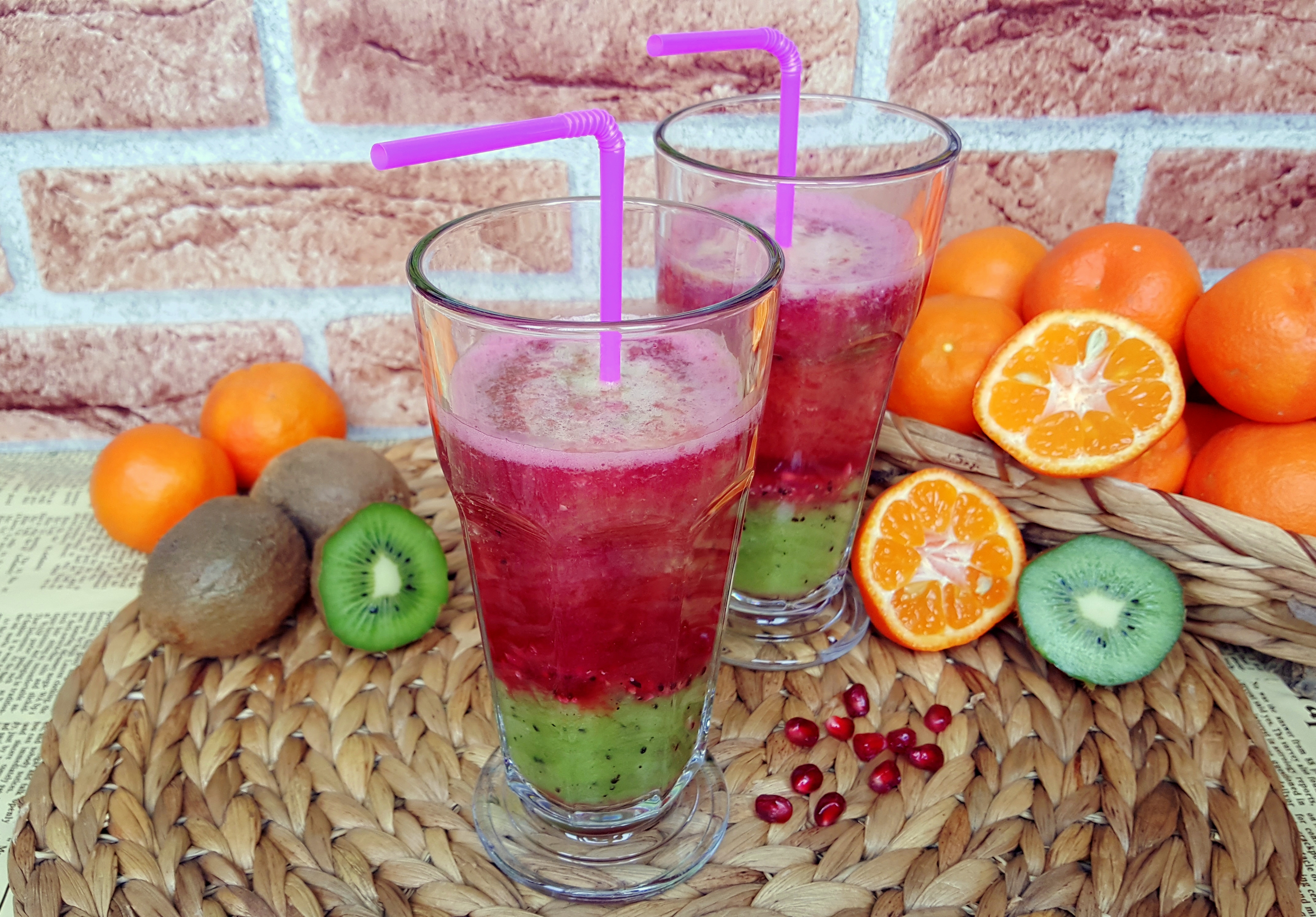 Smoothie cu kiwi, rodie si clementine