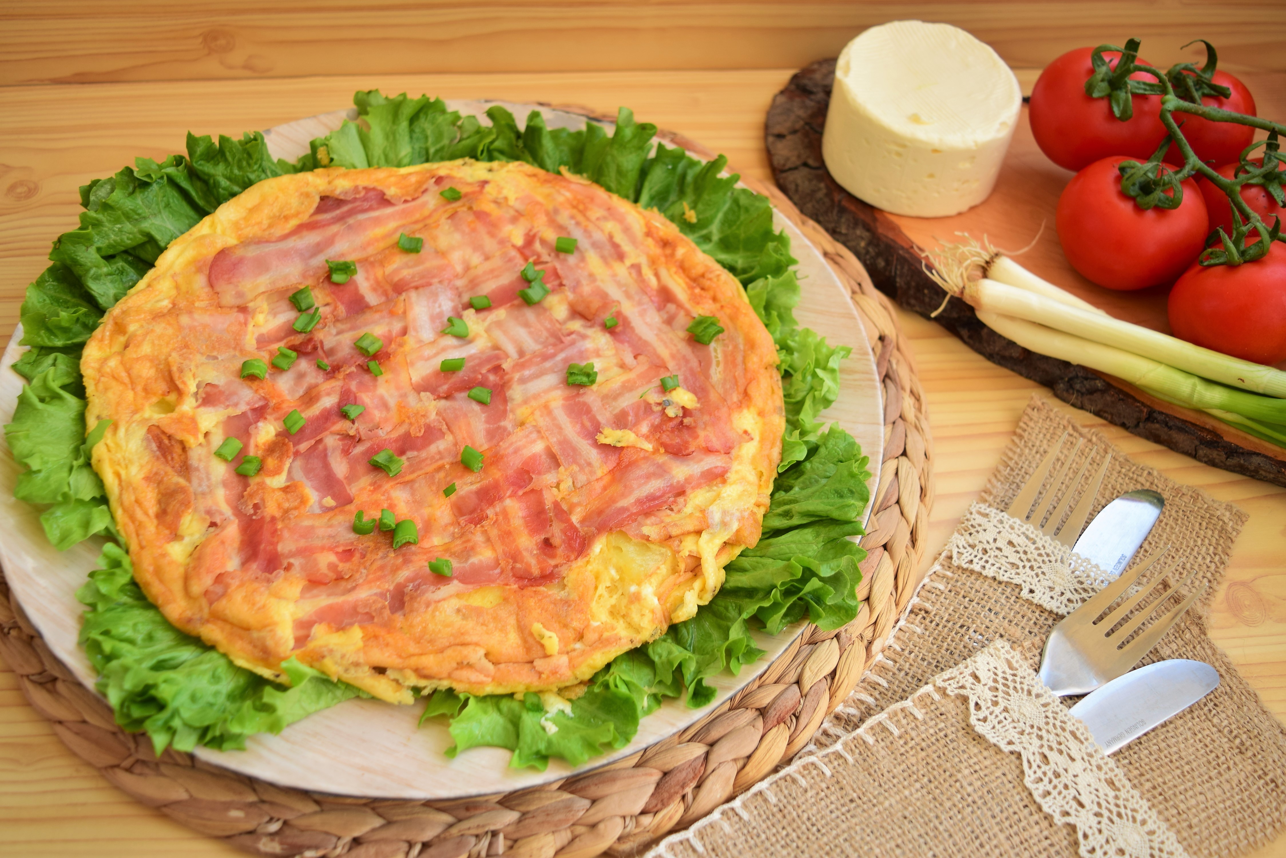 Aperitiv tortilla cu cartofi si bacon