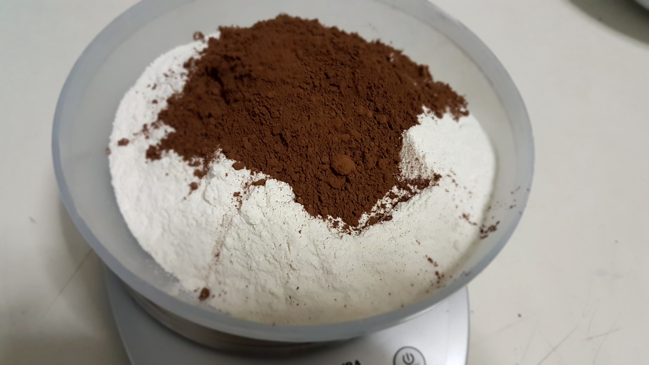 Desert prajitura cu foi de cacao si crema cu lapte condensat