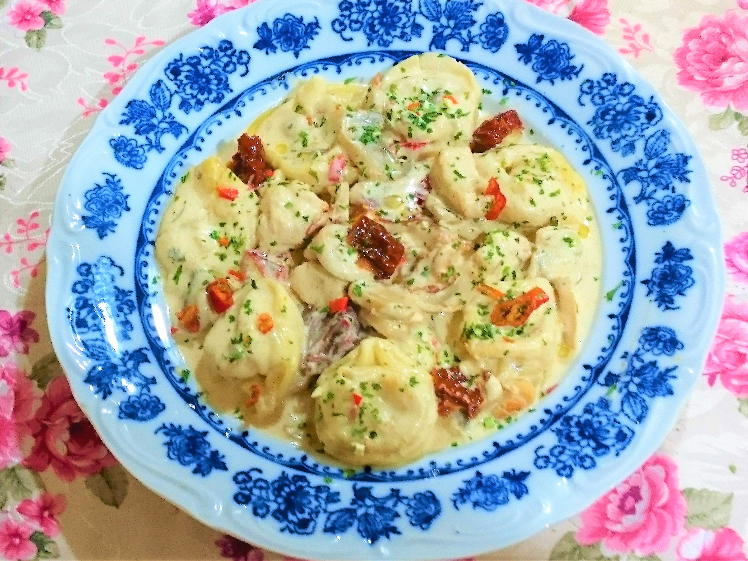 Tortellini cu pui, ciuperci si mascarpone