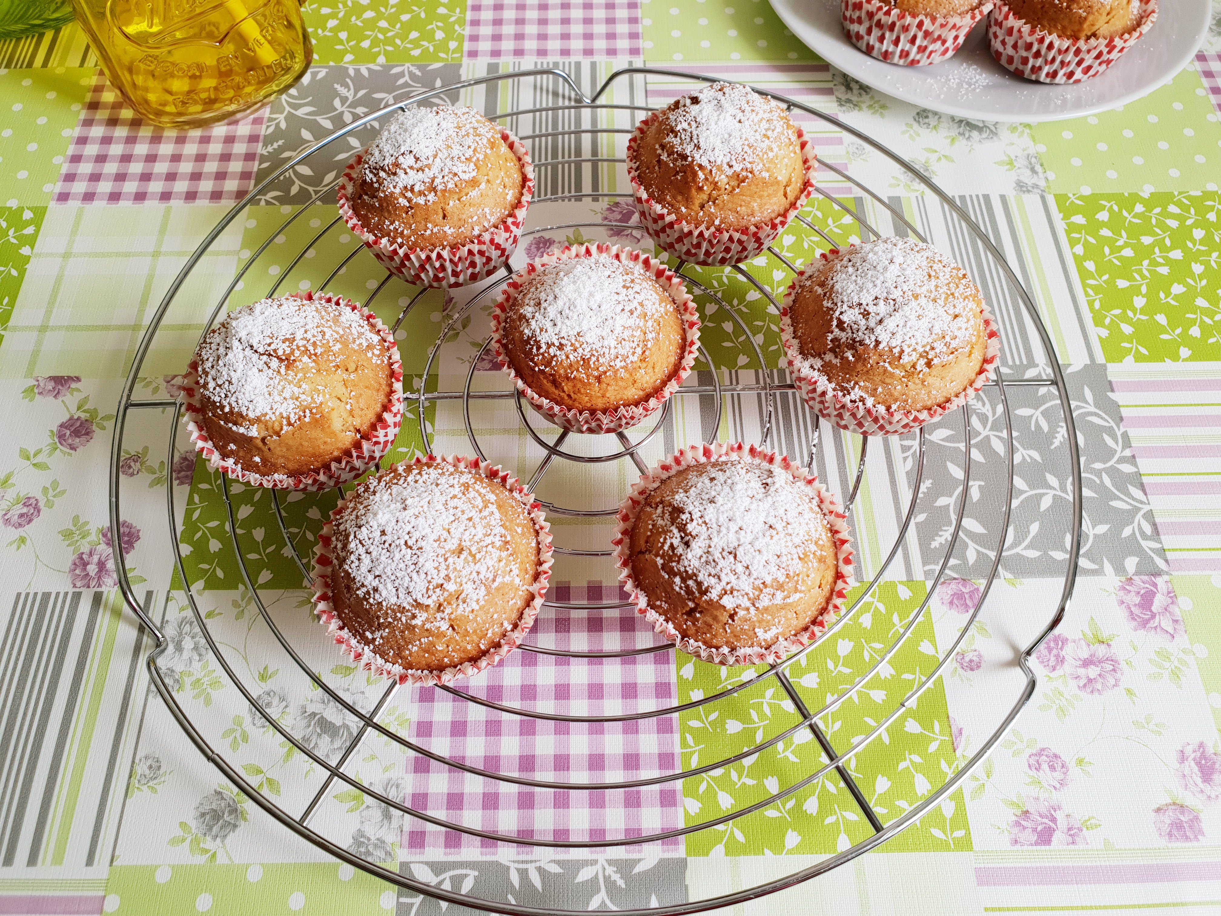 Desert muffins cu cocos si inima de ciocolata