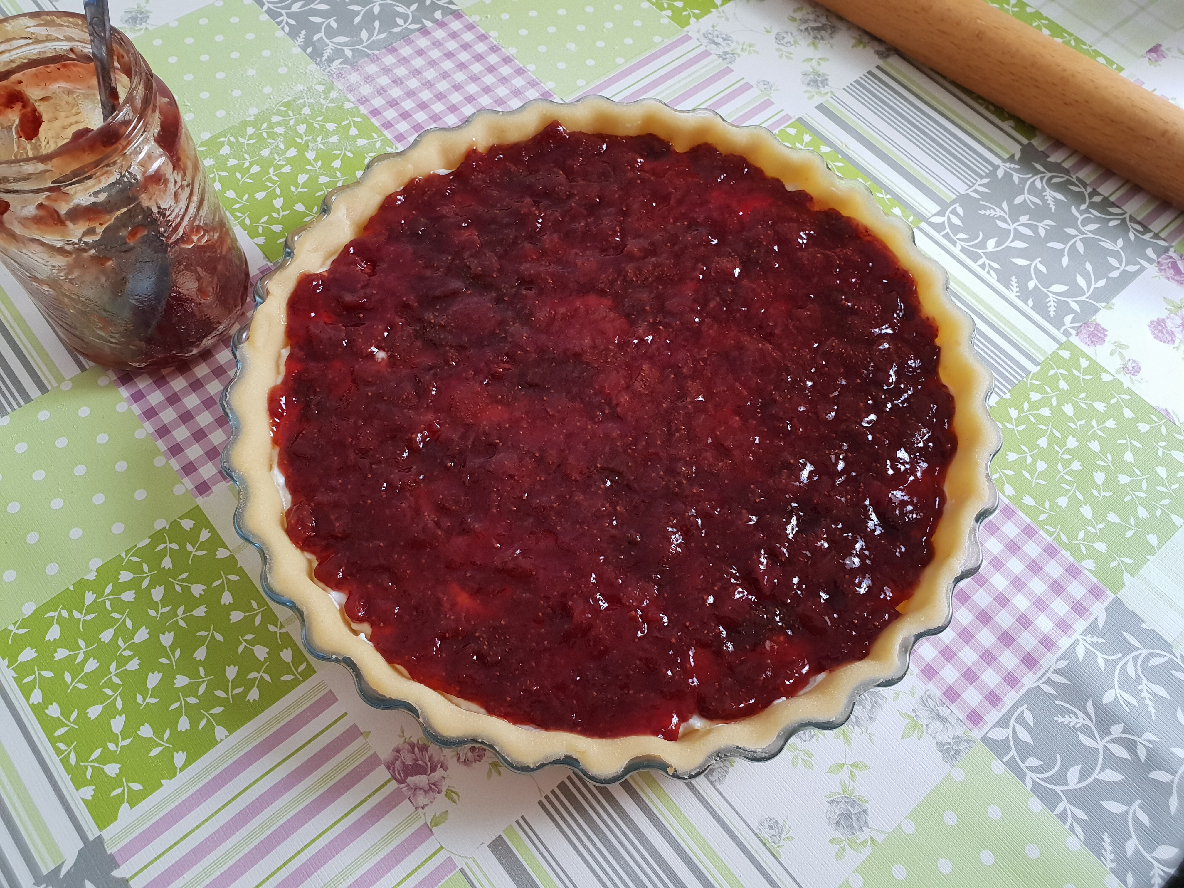 Desert crostata cu ricotta si marmelada de capsuni