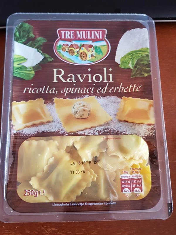 Ravioli umplute cu spanac si ricotta cu sos de smantana si parmezan