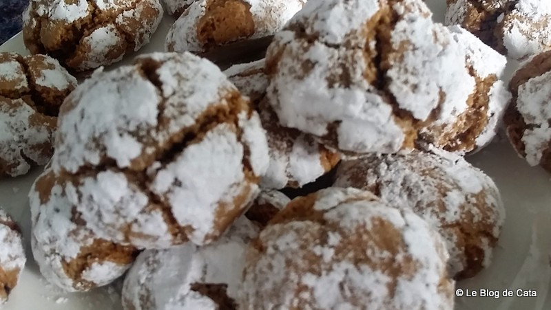 Desert biscuiti crinkles cu cafea