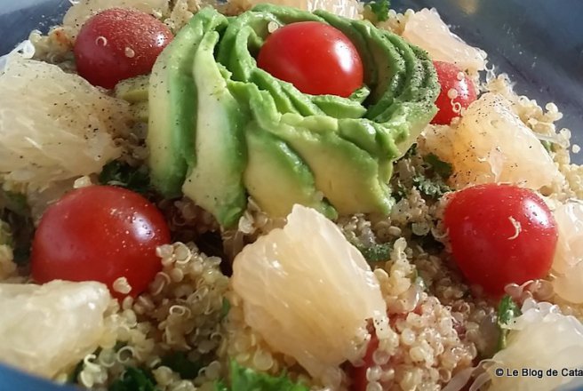 Salata cu quinoa, avocado si grapefruit