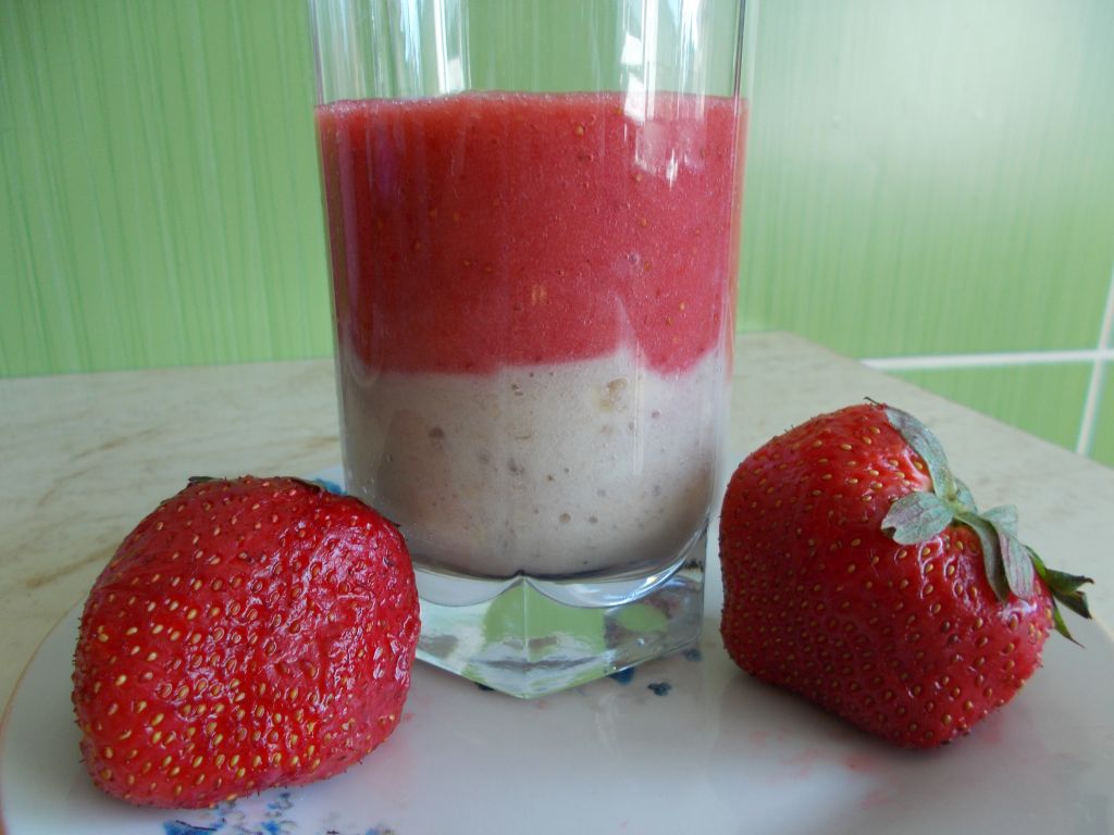 Smoothie & Milkshake de banane si capsuni