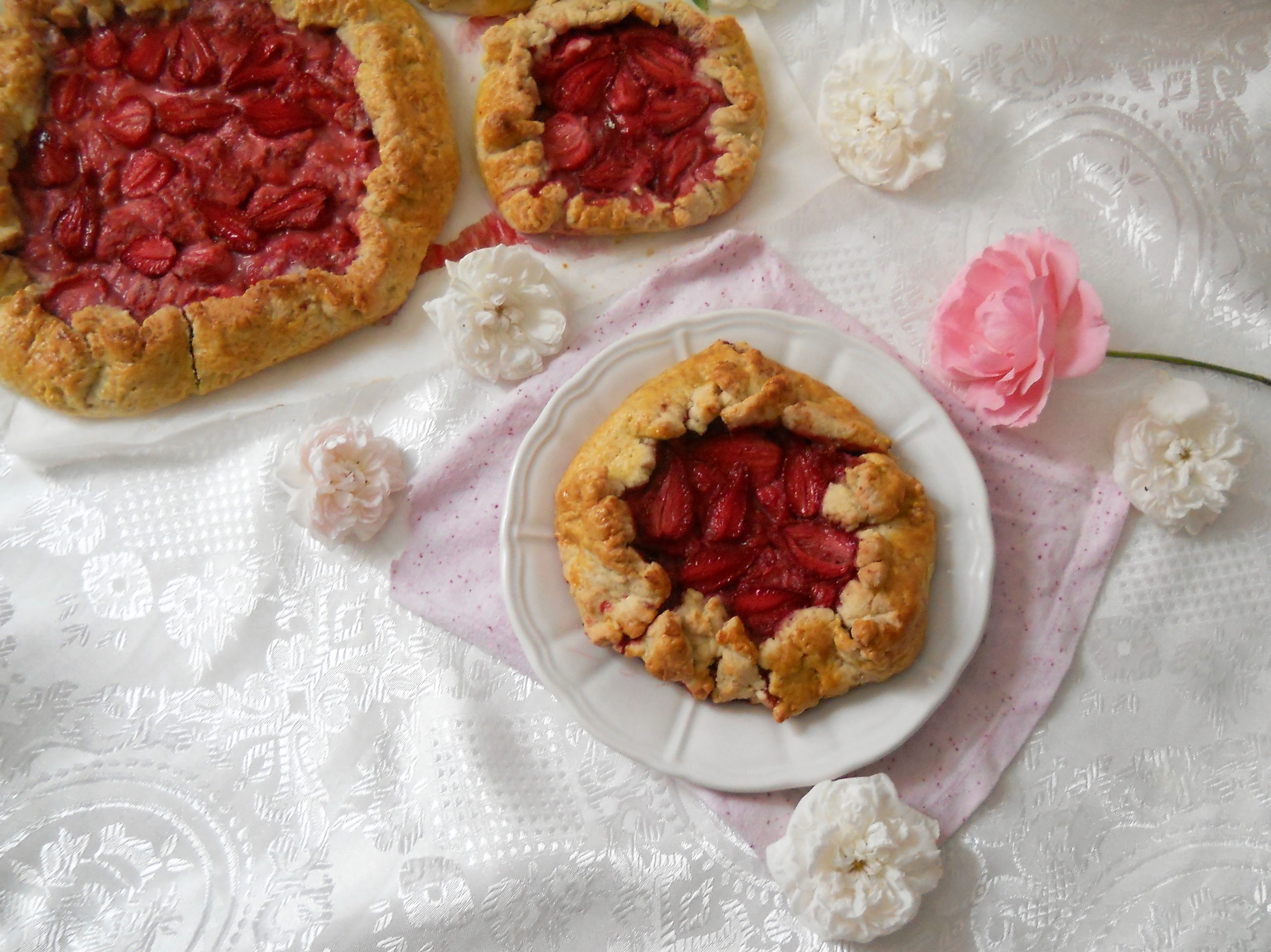 Desert tarta rustica cu capsune