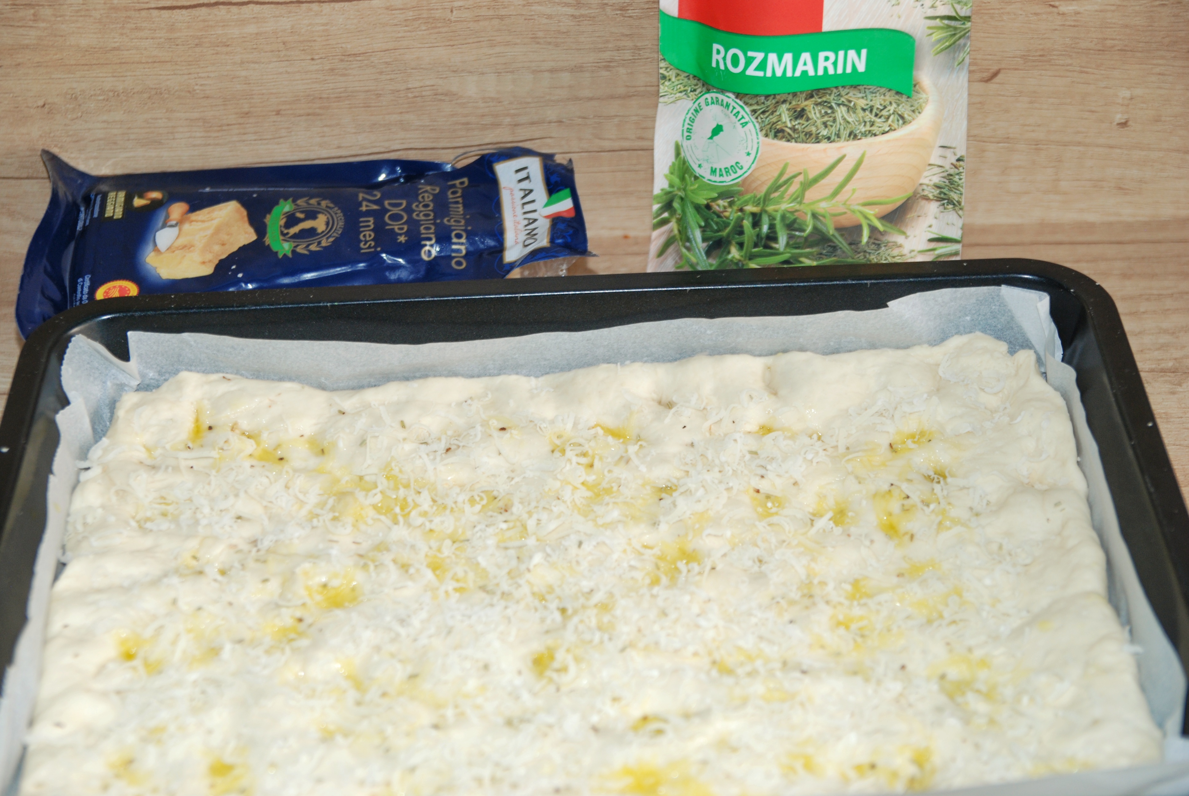 Foccacia cu rozmarin si parmezan