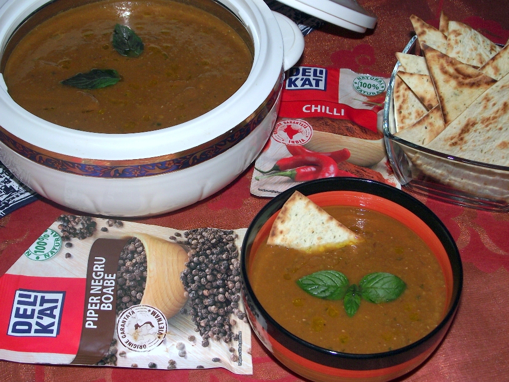 Supa de linte cu coriandru, menta si chilli