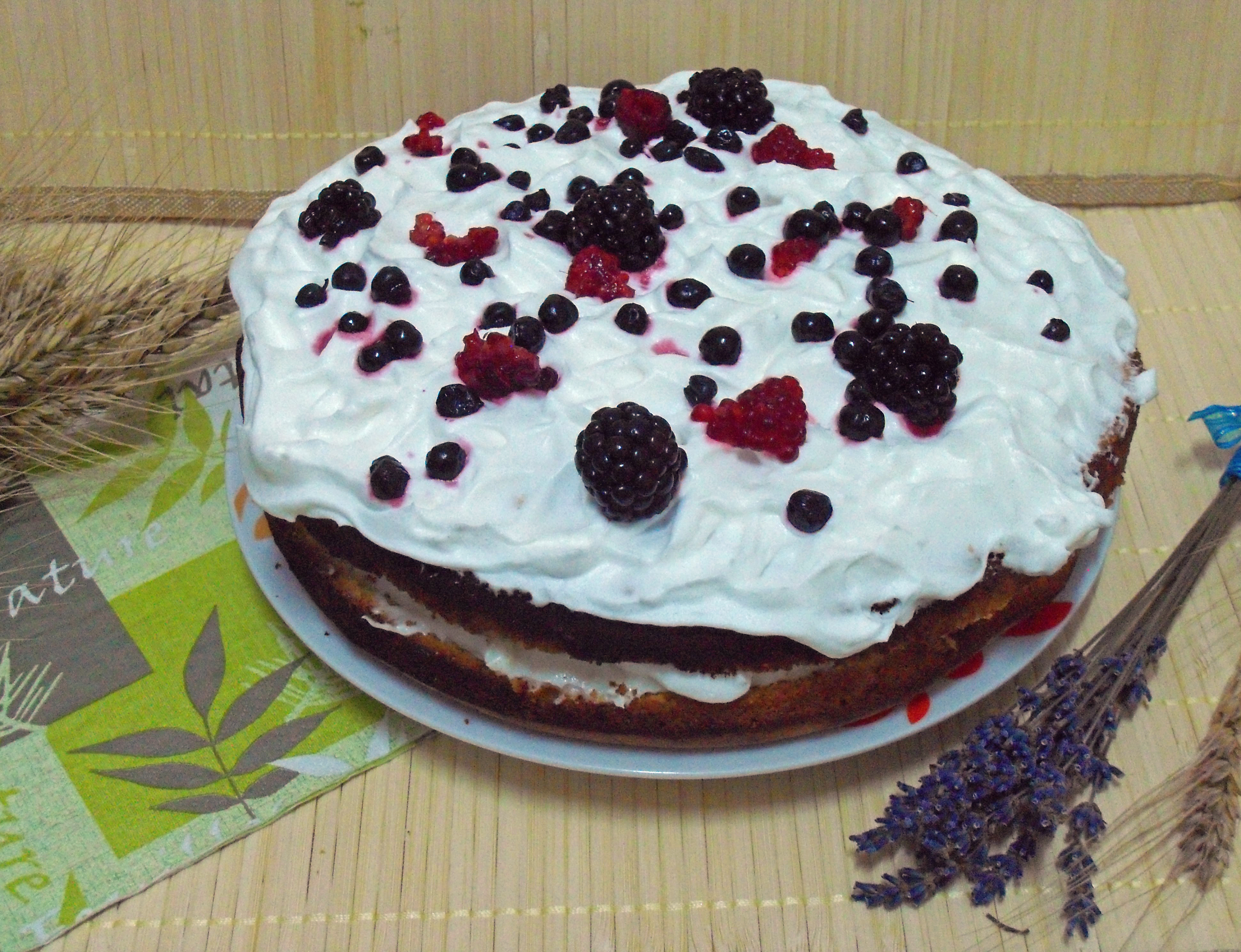 Desert tort rustic de vara cu fructe de padure