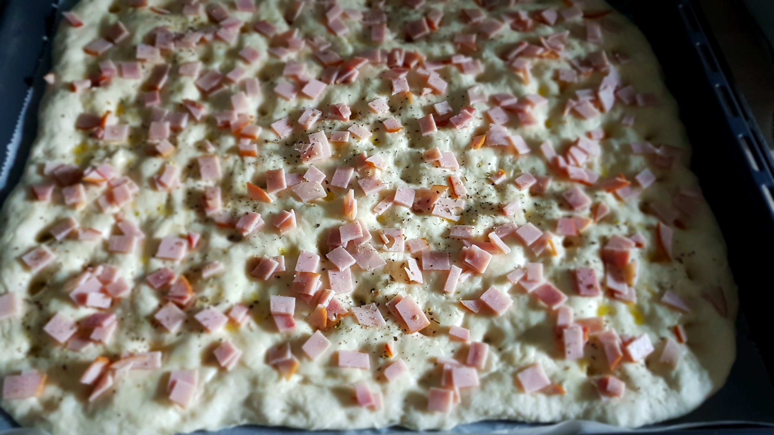 Focaccia cu rosii cherry si rozmarin