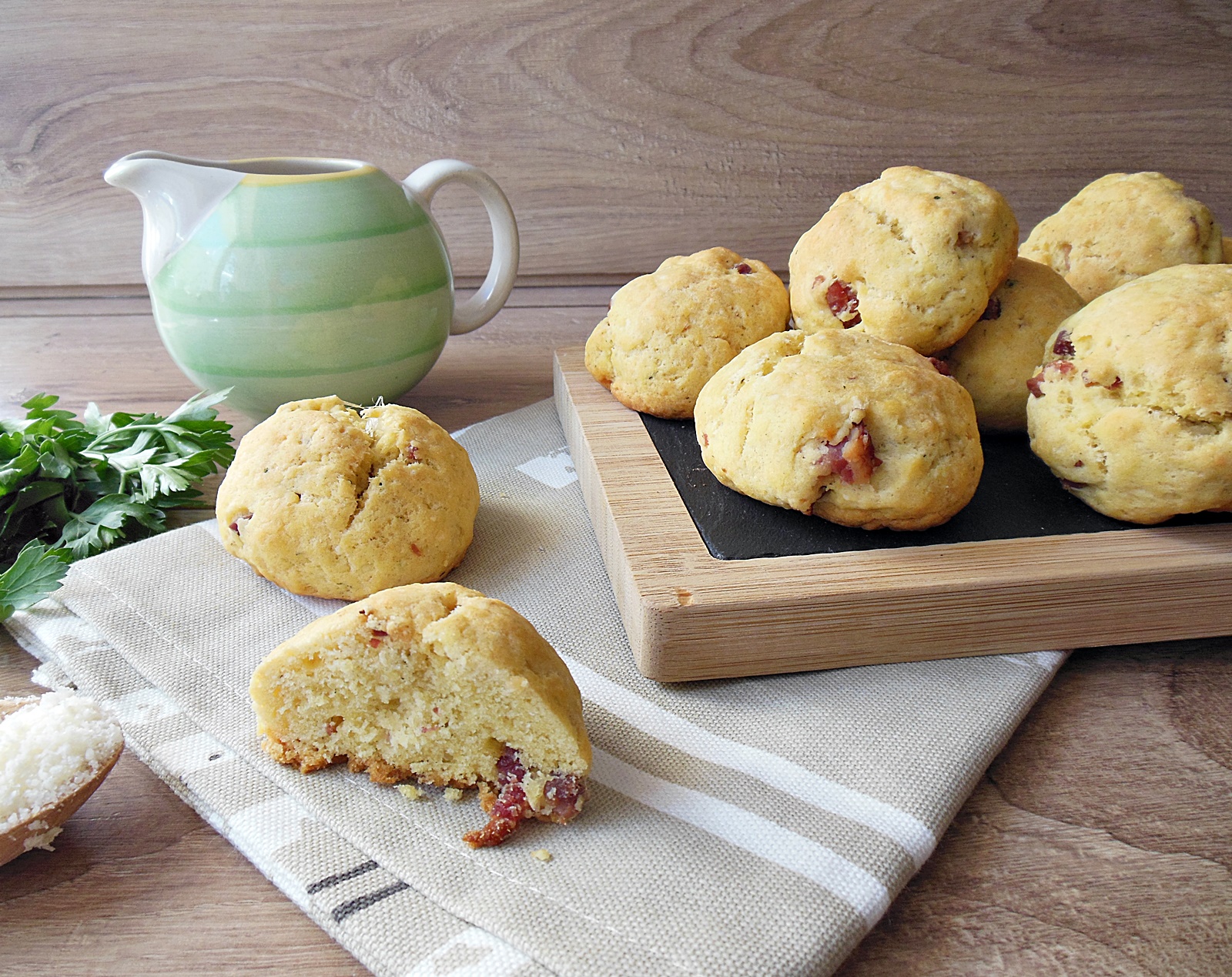 Aperitiv scones cu bacon si cascaval