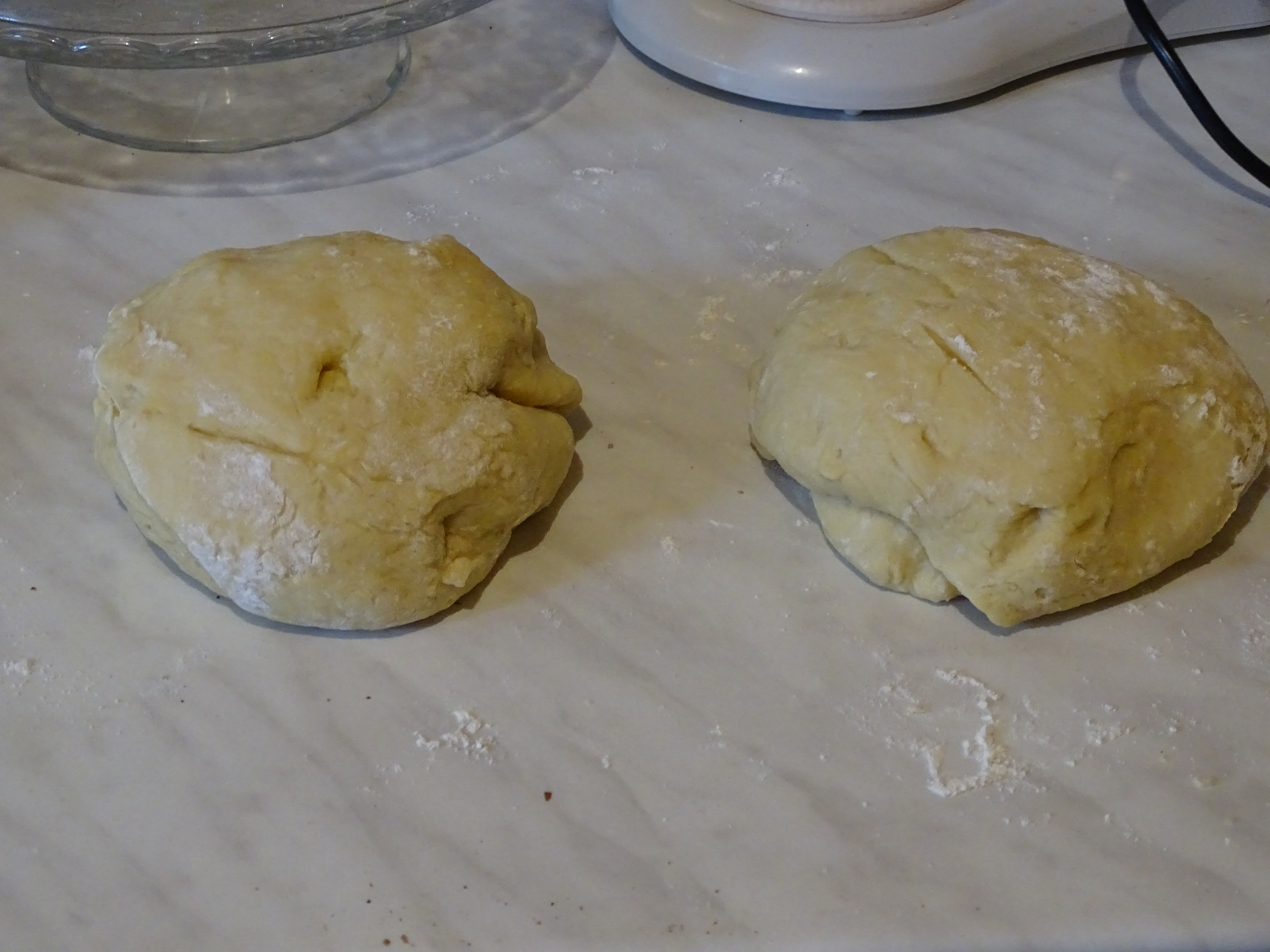 Desert brioche cu crema de vanilie nuca si ciocolata