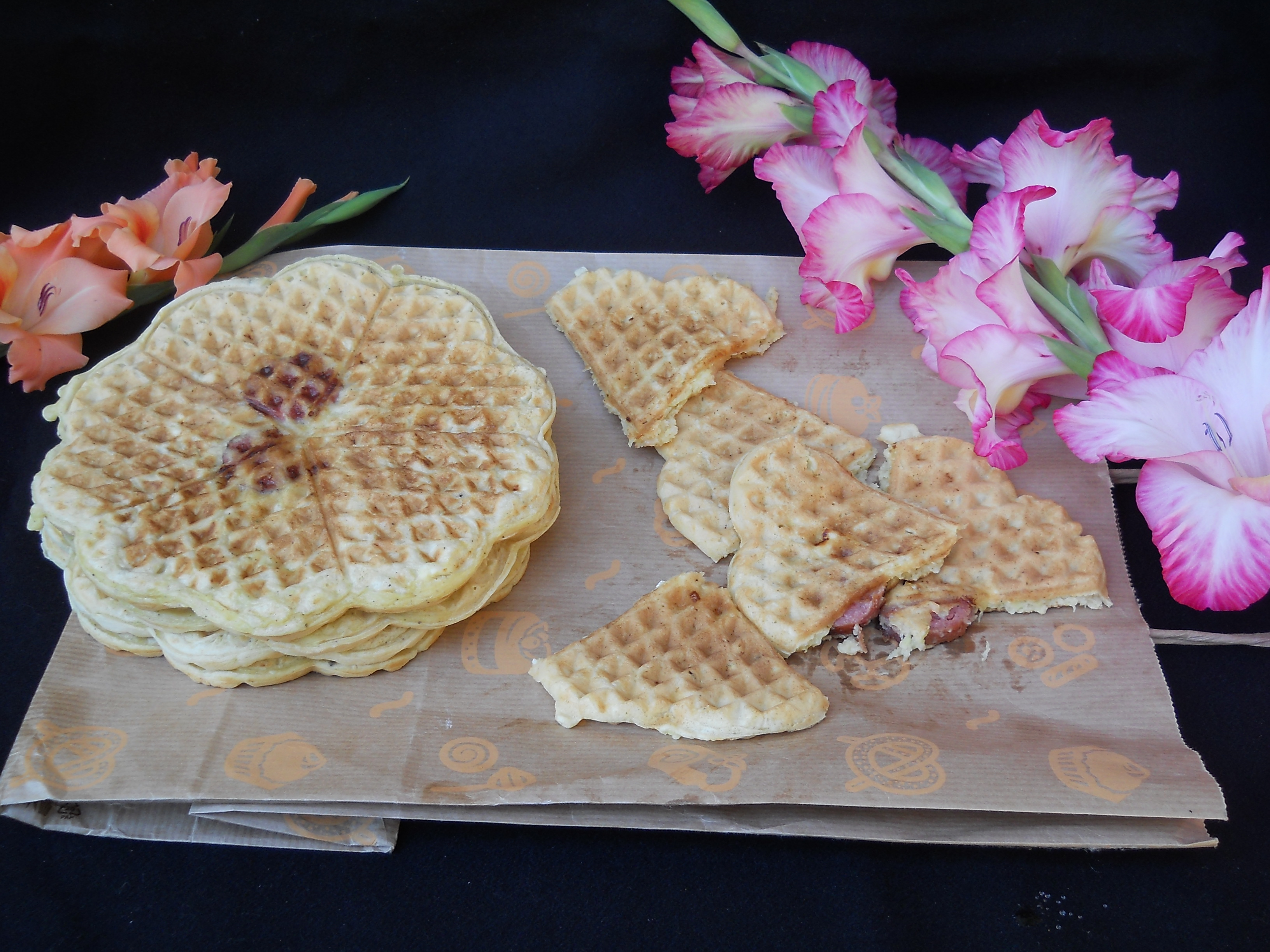 Aperitiv waffles sarate cu dovlecei