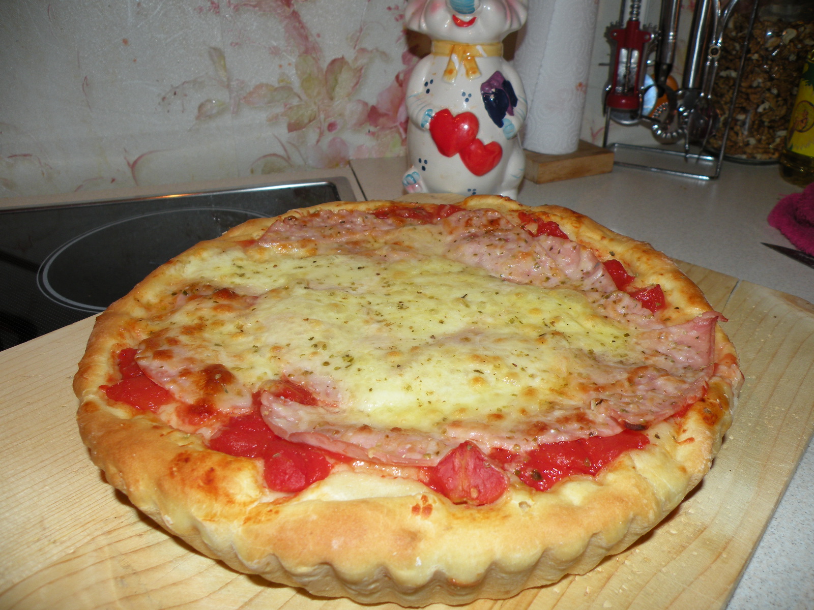 Aperitiv tarta pufoasa cu sunca, parmezan, cascaval si mozzarela Delaco