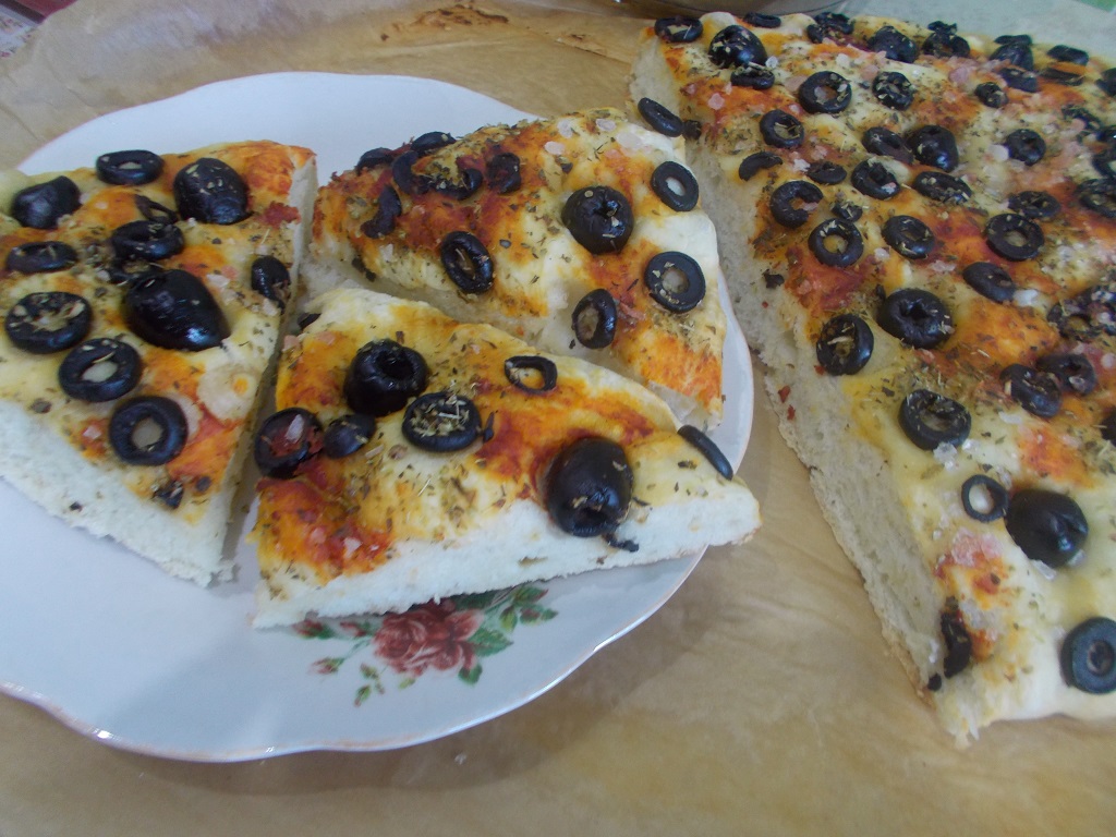 Foccacia cu masline si oregano