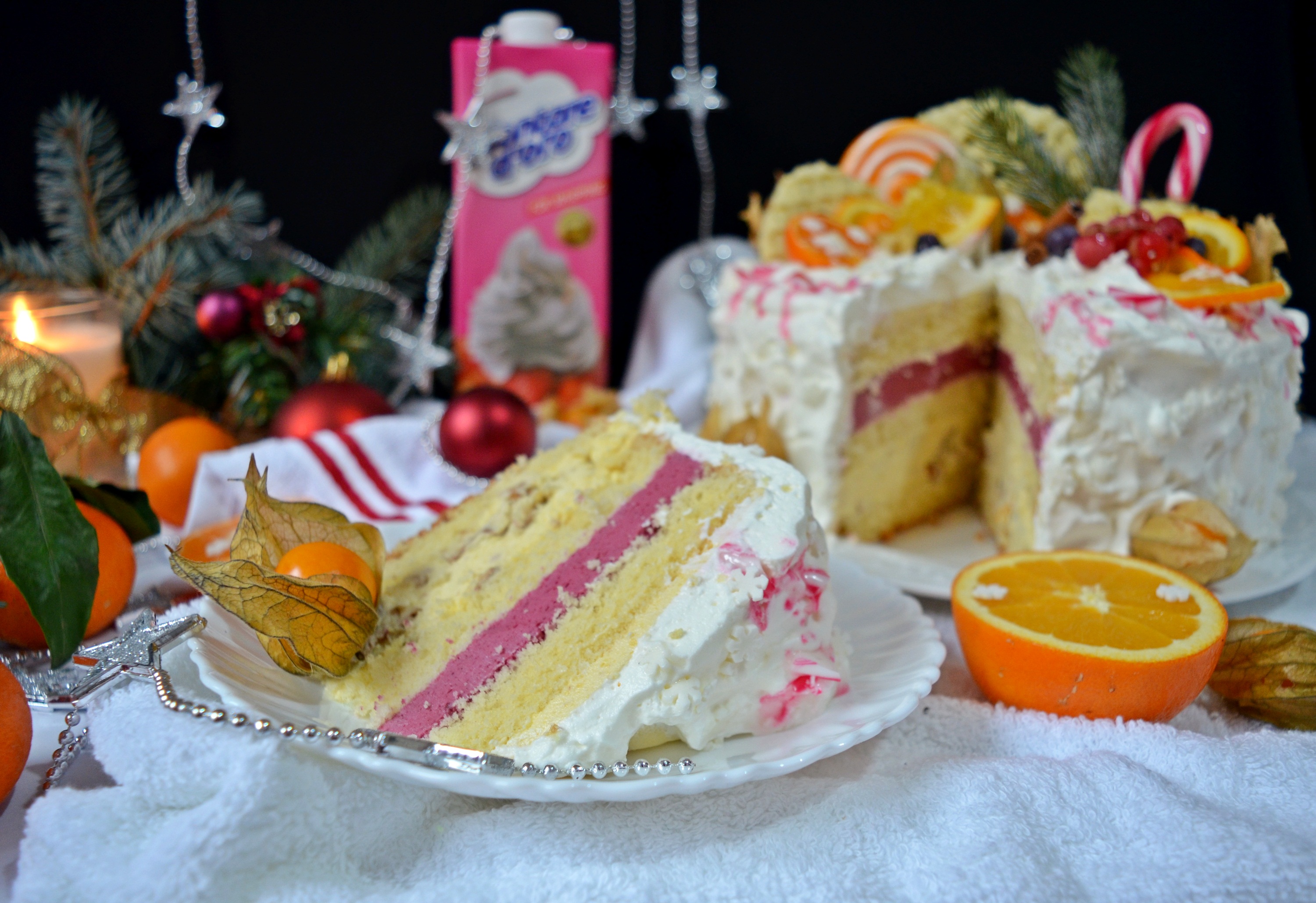 Tort cu mousse de nuci, portocale si fructe de padure